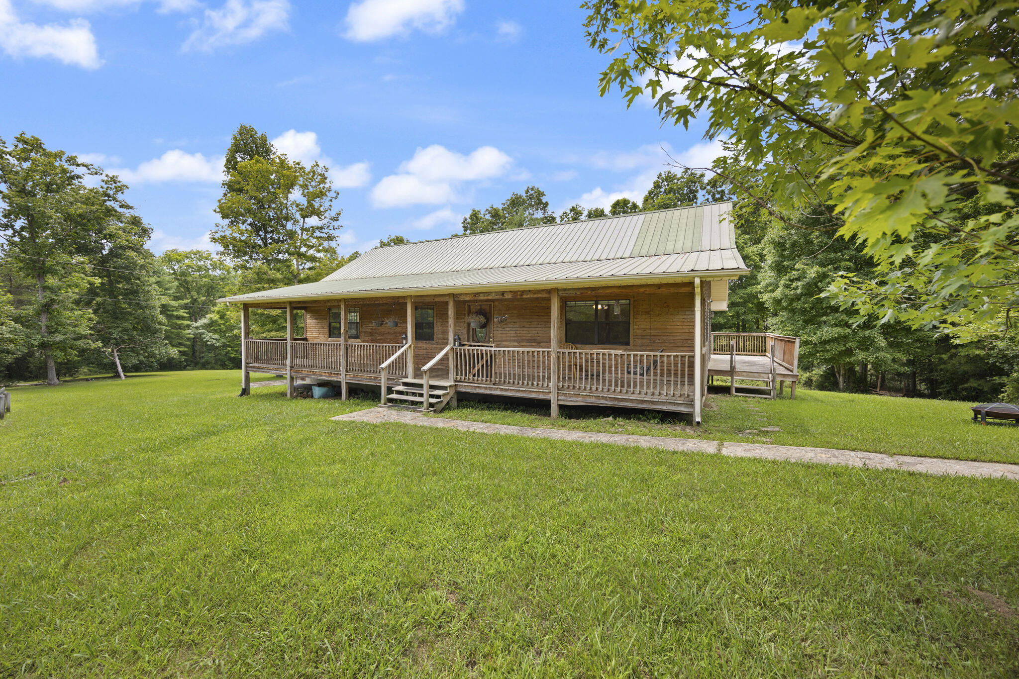 576 Laxton Road Property Photo 4