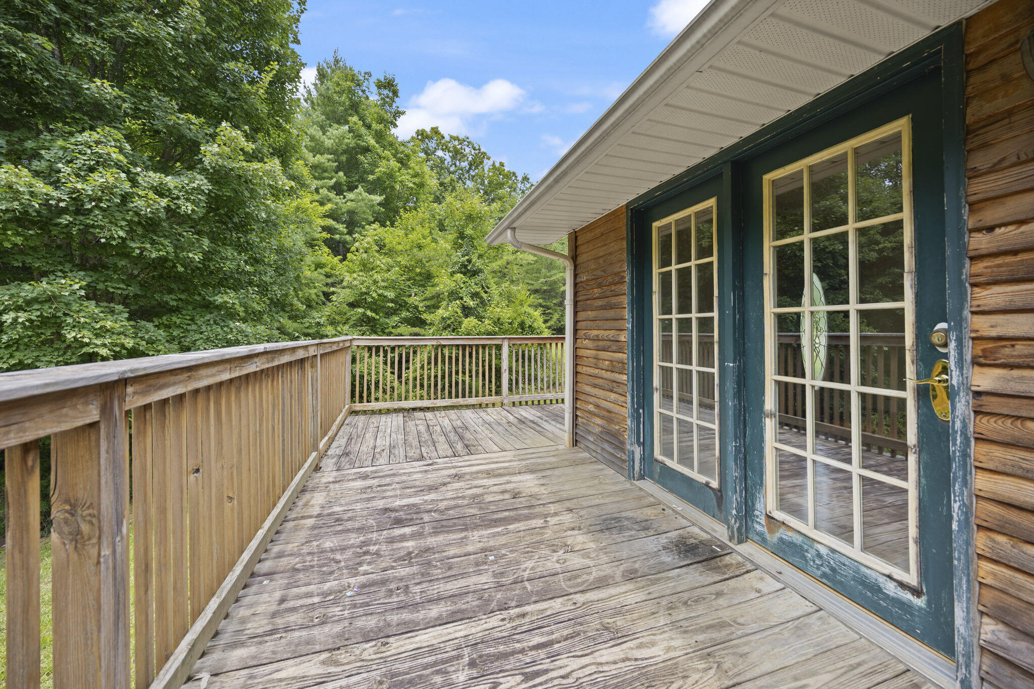576 Laxton Road Property Photo 8