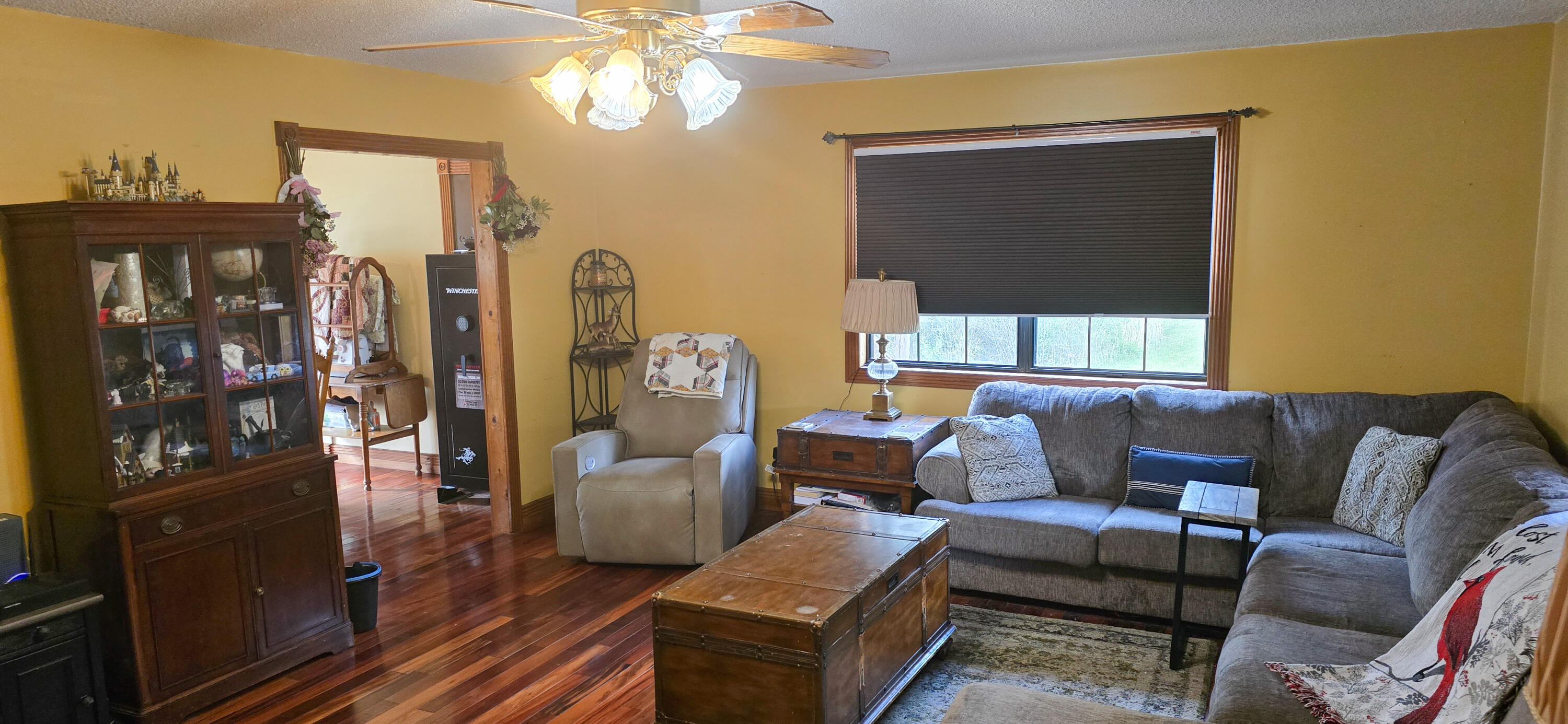 576 Laxton Road Property Photo 11