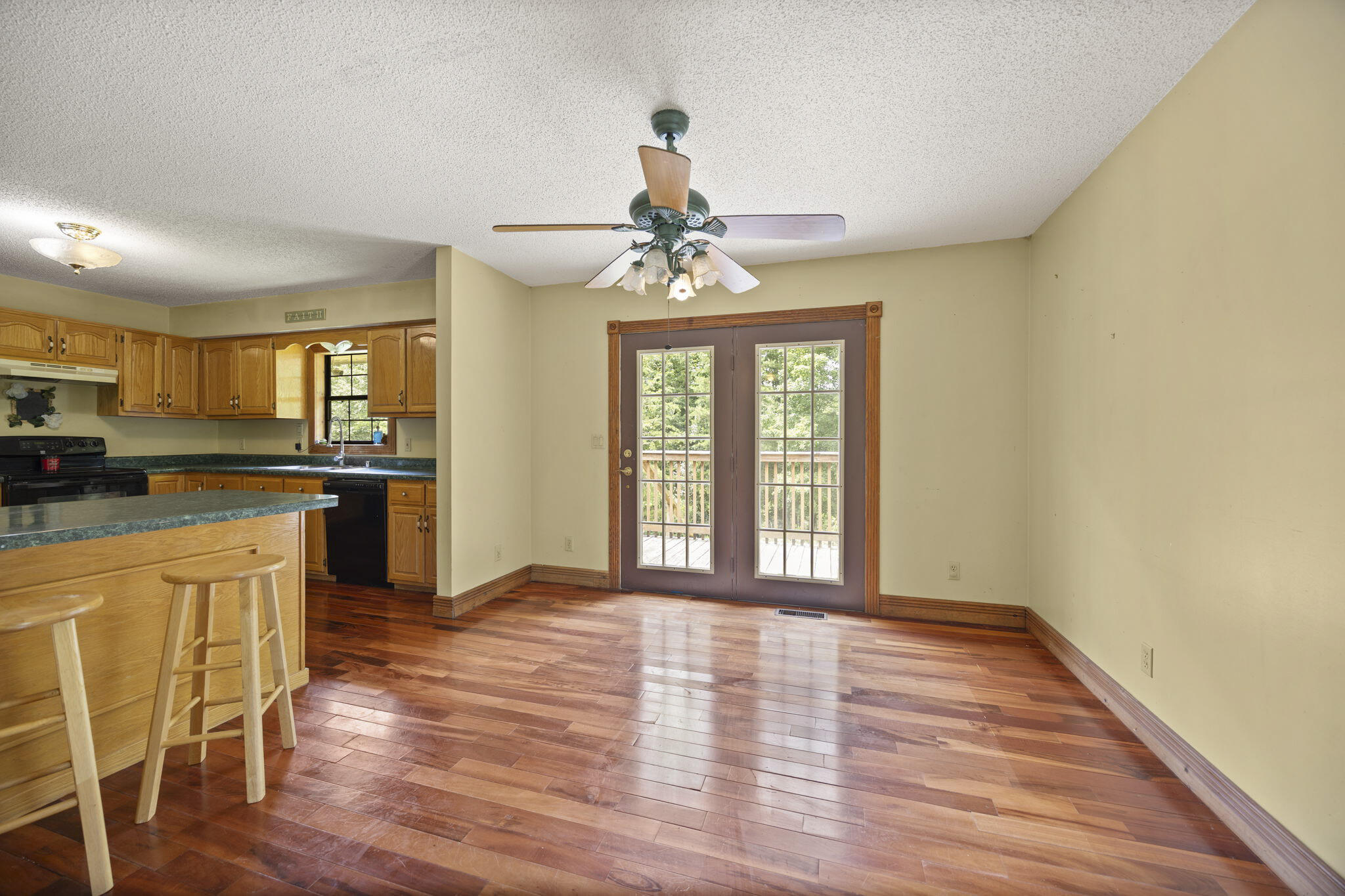 576 Laxton Road Property Photo 14
