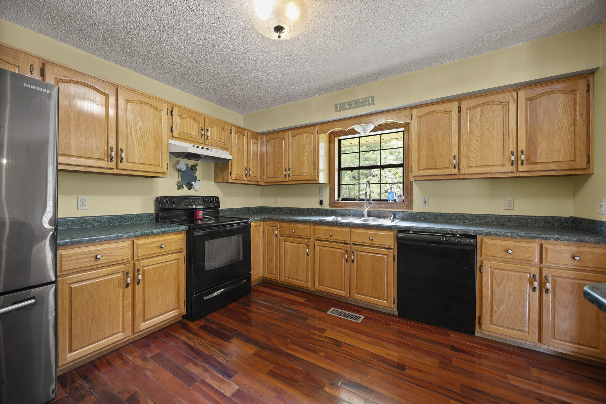 576 Laxton Road Property Photo 20