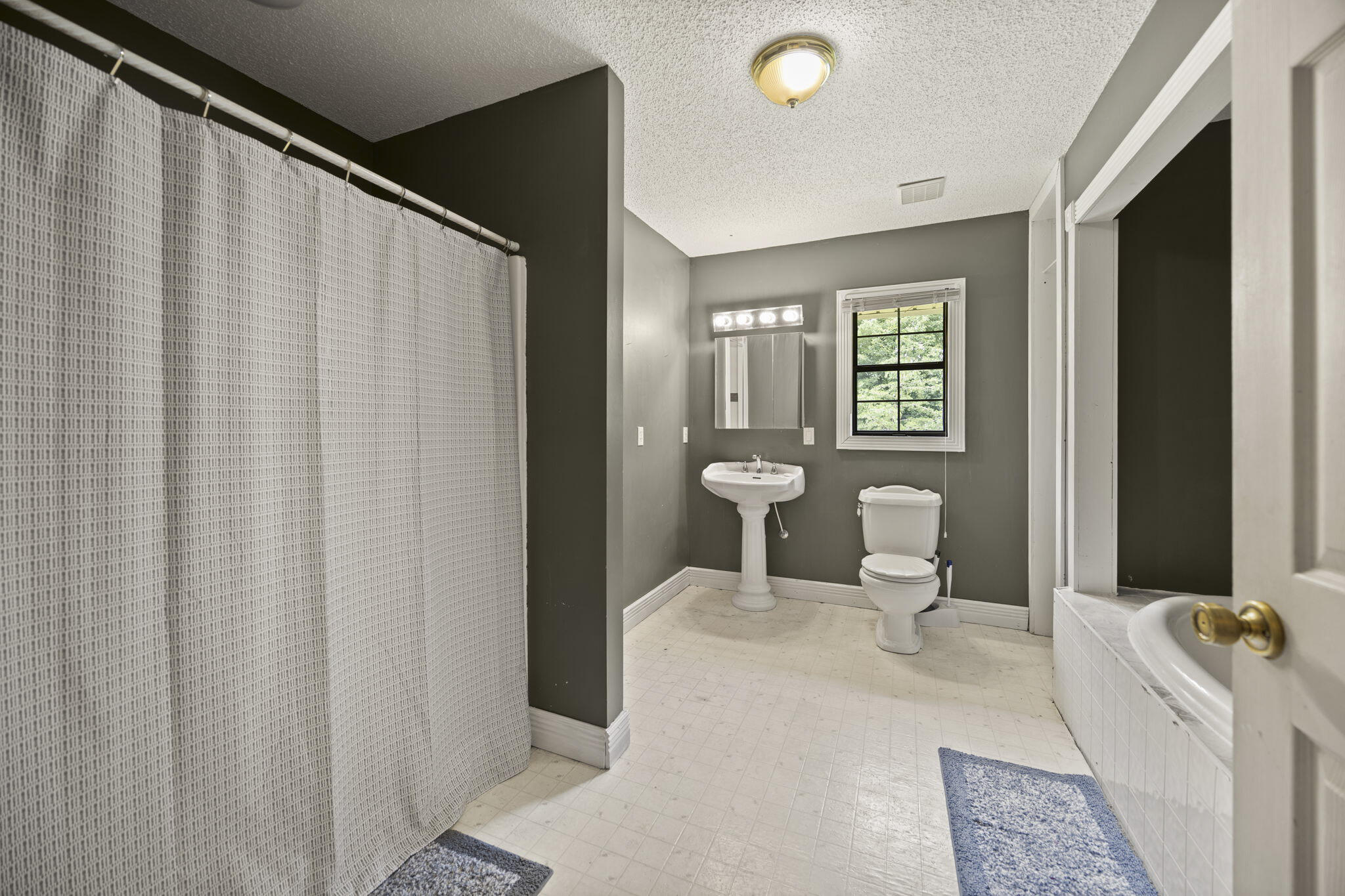576 Laxton Road Property Photo 21