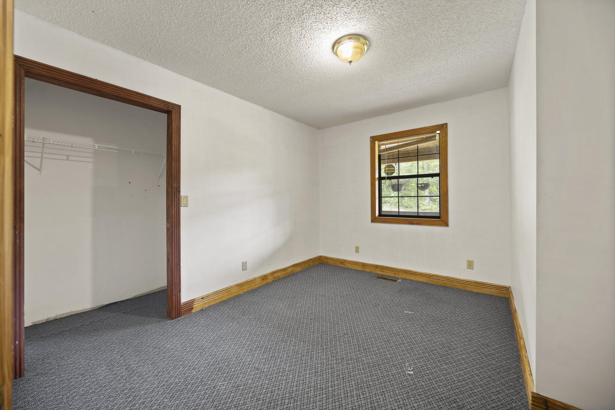 576 Laxton Road Property Photo 23