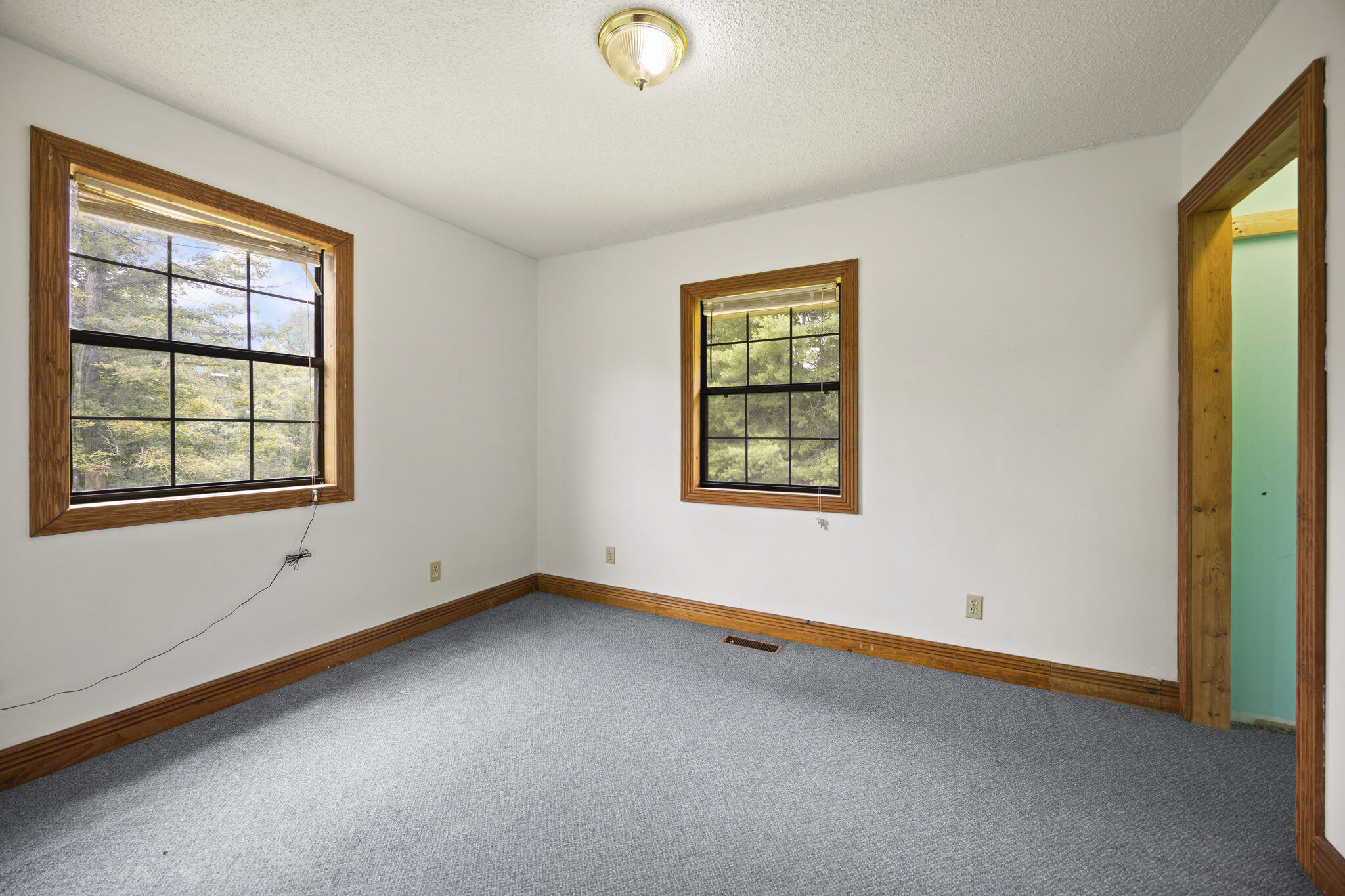 576 Laxton Road Property Photo 29