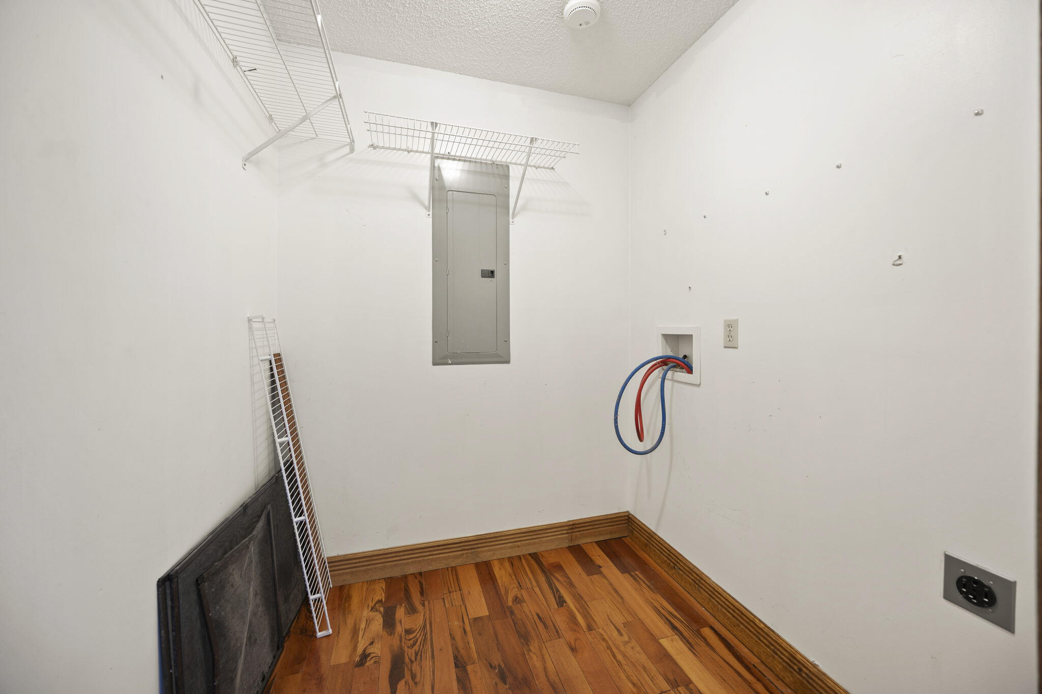 576 Laxton Road Property Photo 32