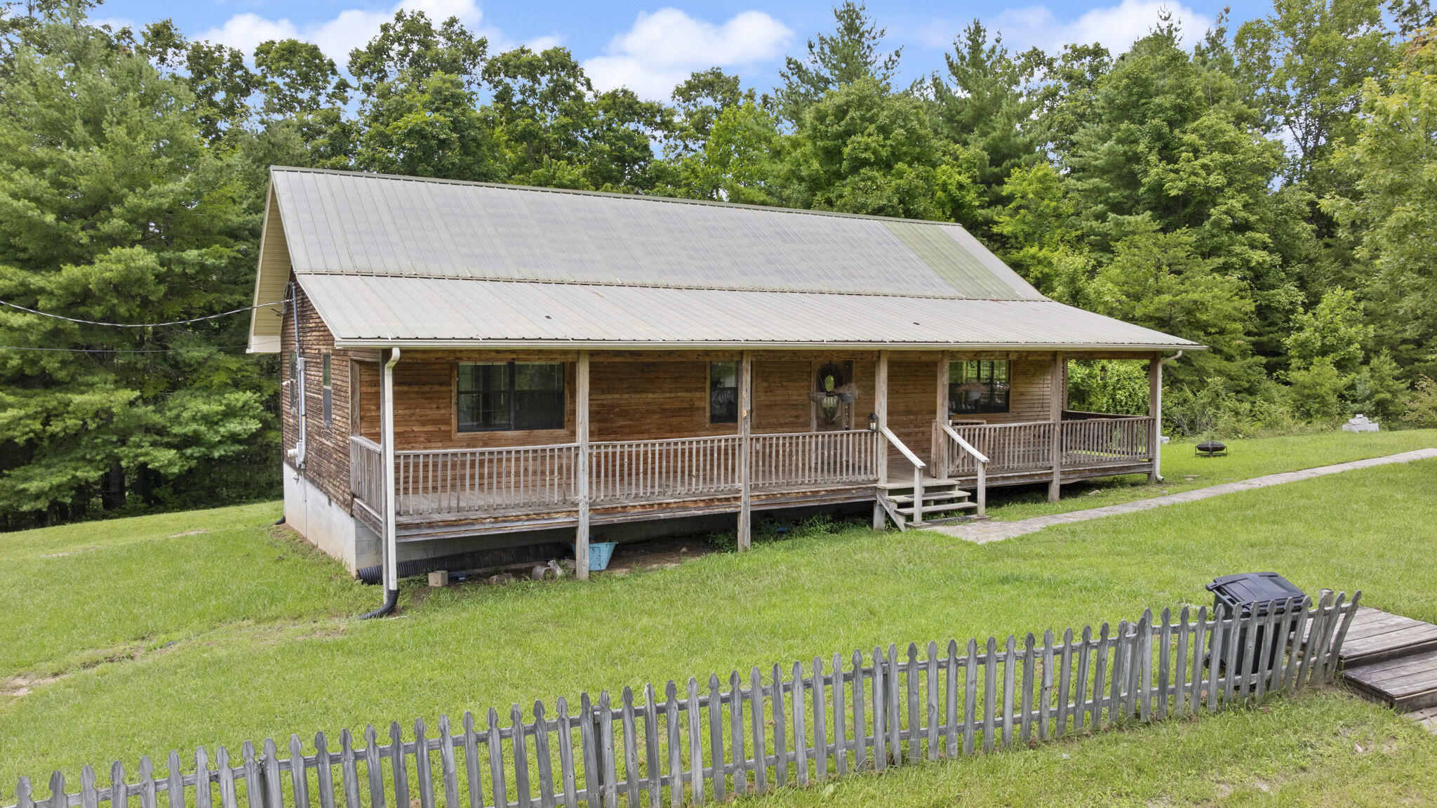 576 Laxton Road Property Photo 33