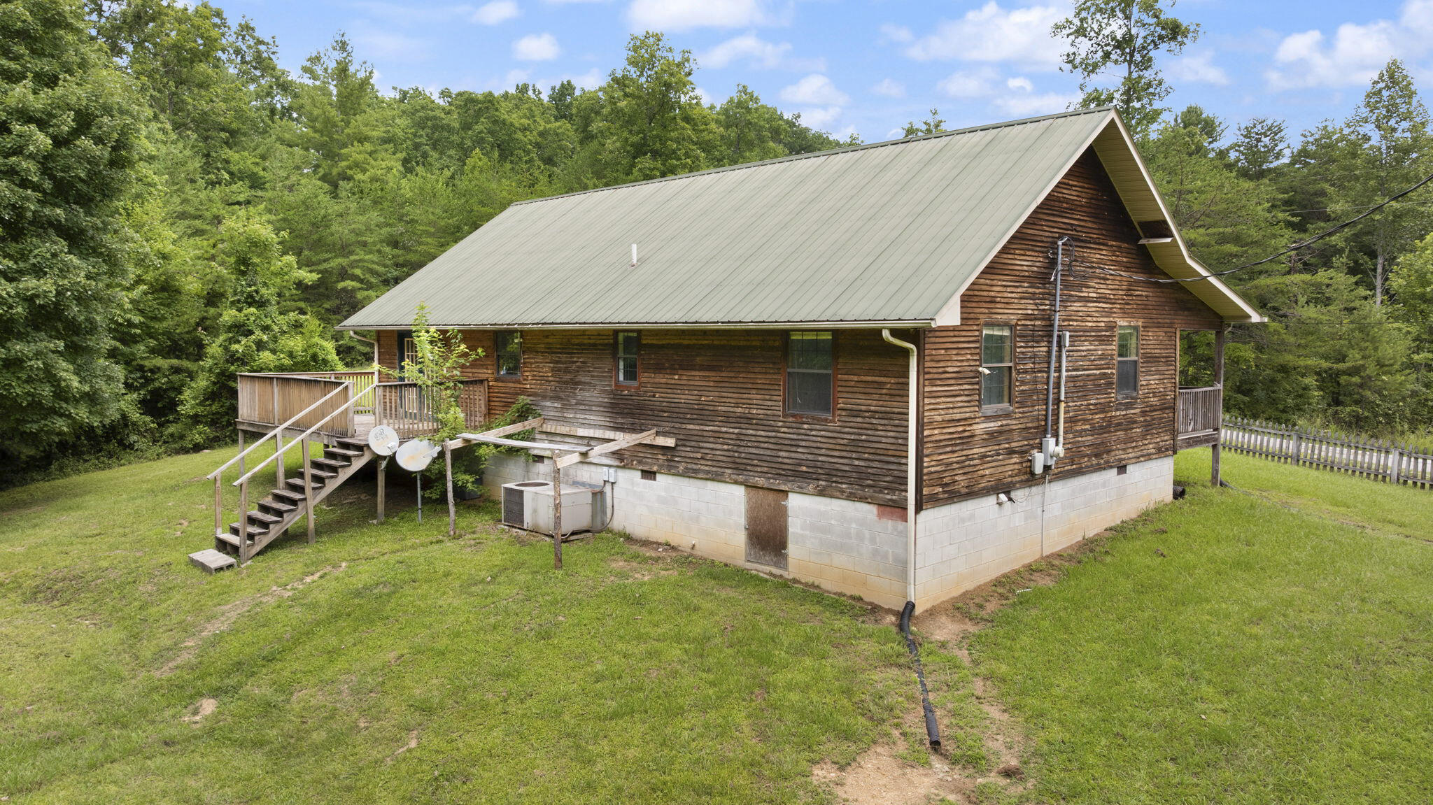 576 Laxton Road Property Photo 37