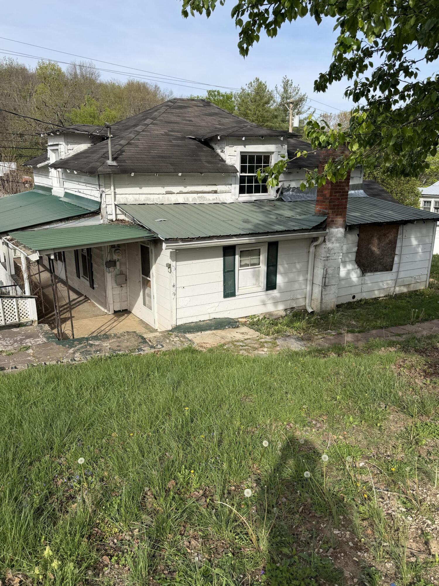 695 W Main Street Property Photo 4