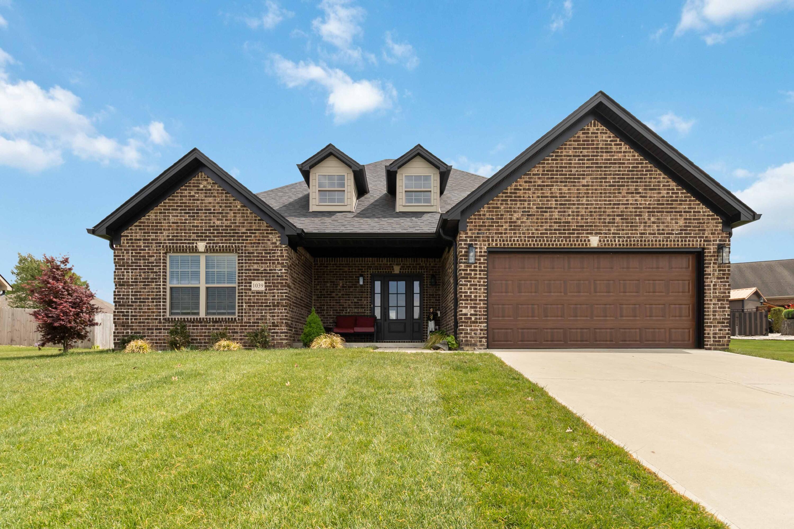 1039 Vineyard Way Property Photo 1