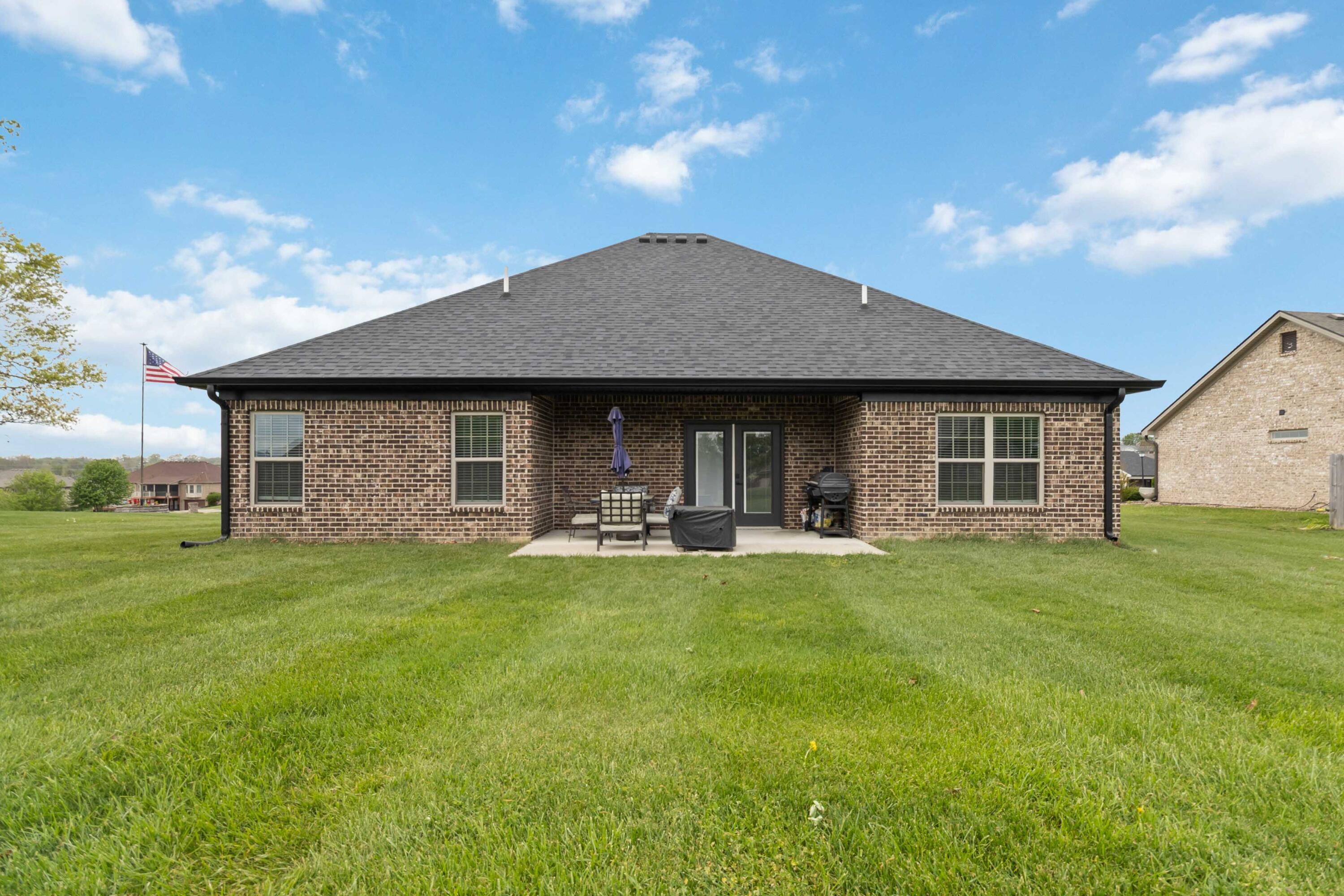 1039 Vineyard Way Property Photo 3
