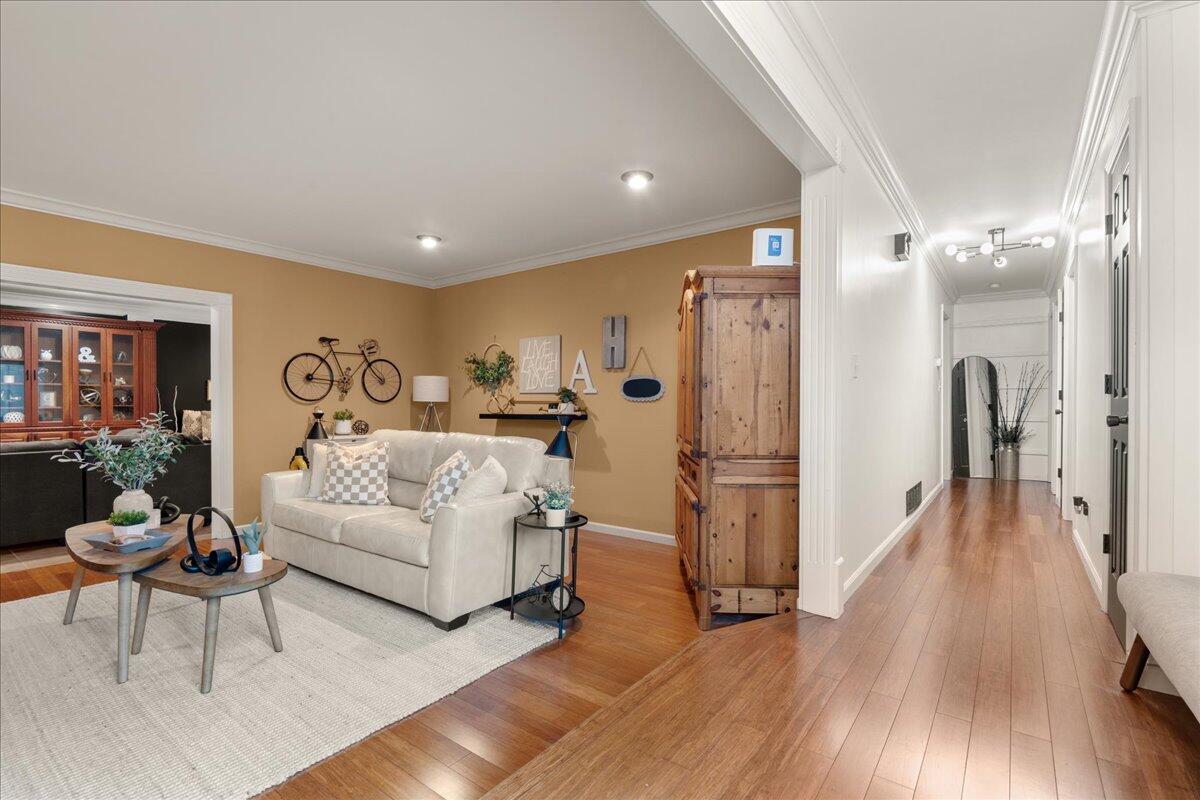 1211 Forest Cir Drive Property Photo 3