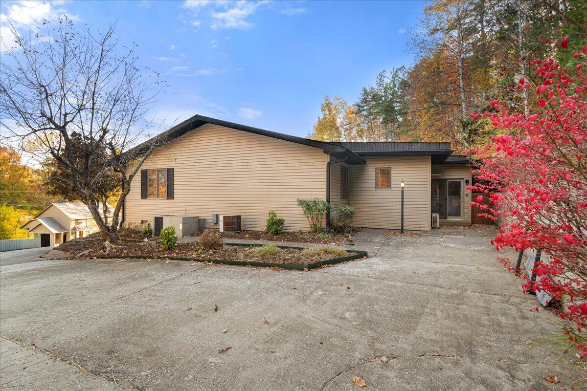 1211 Forest Cir Drive Property Photo 43