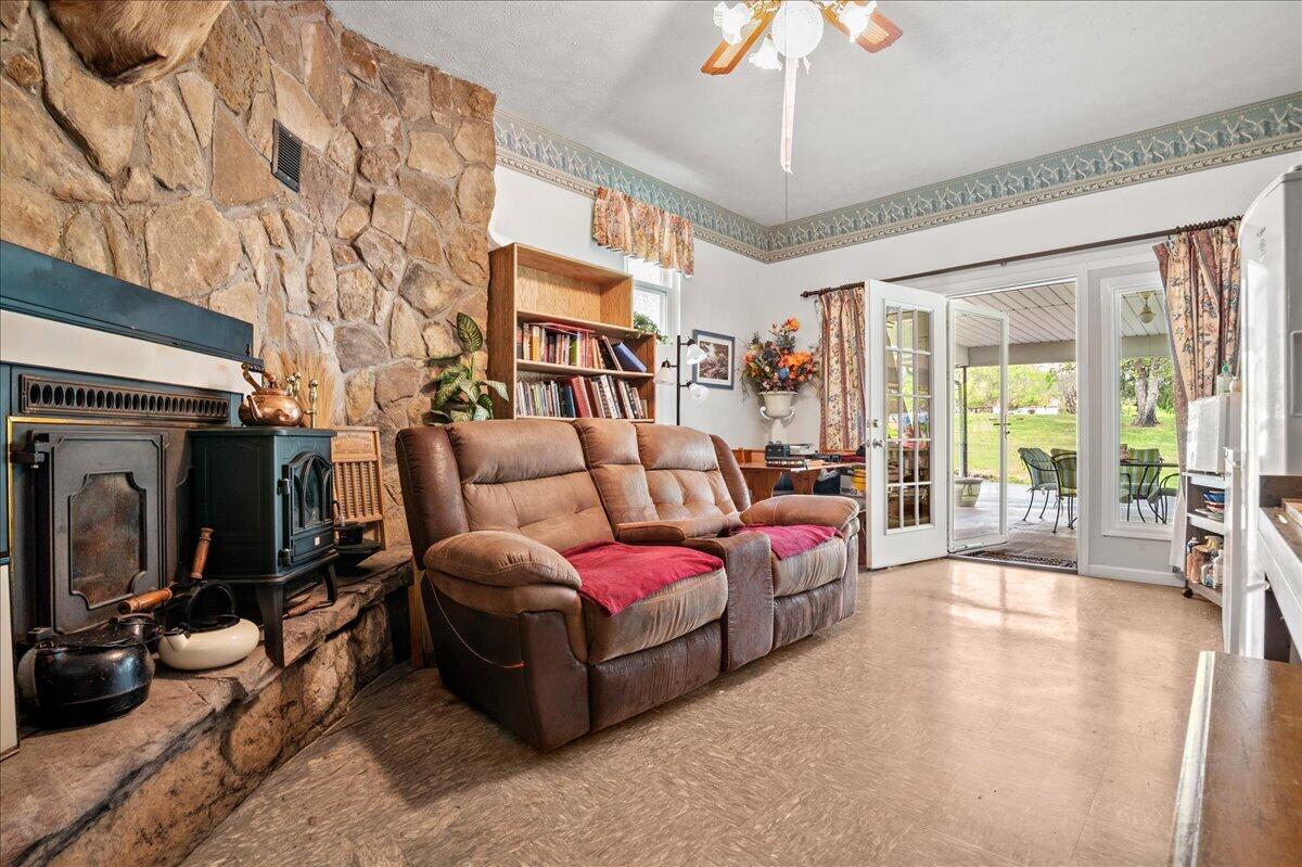 2922 State Highway 1232 Property Photo 10