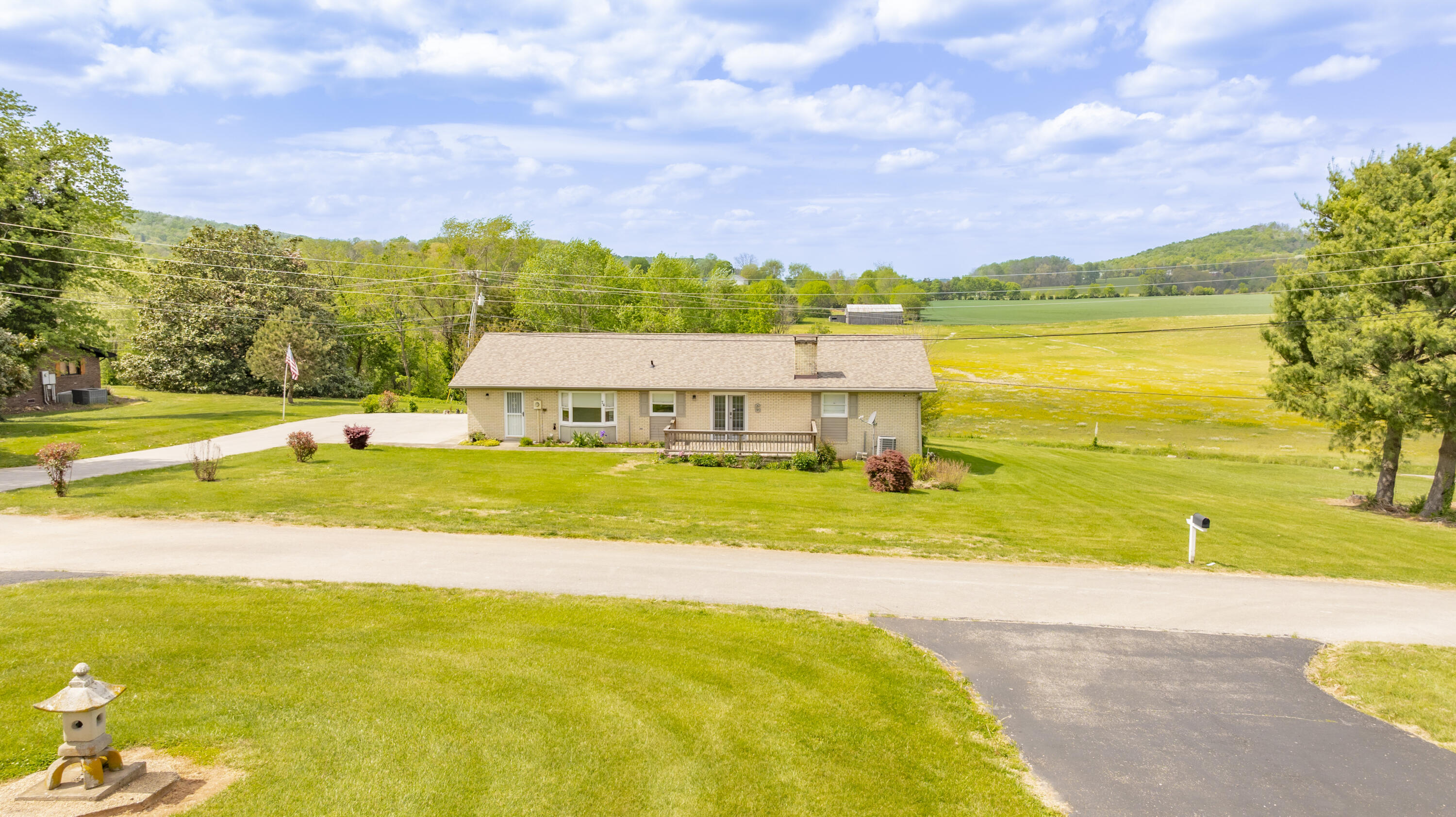 74 Stonehedge Court Property Photo 6
