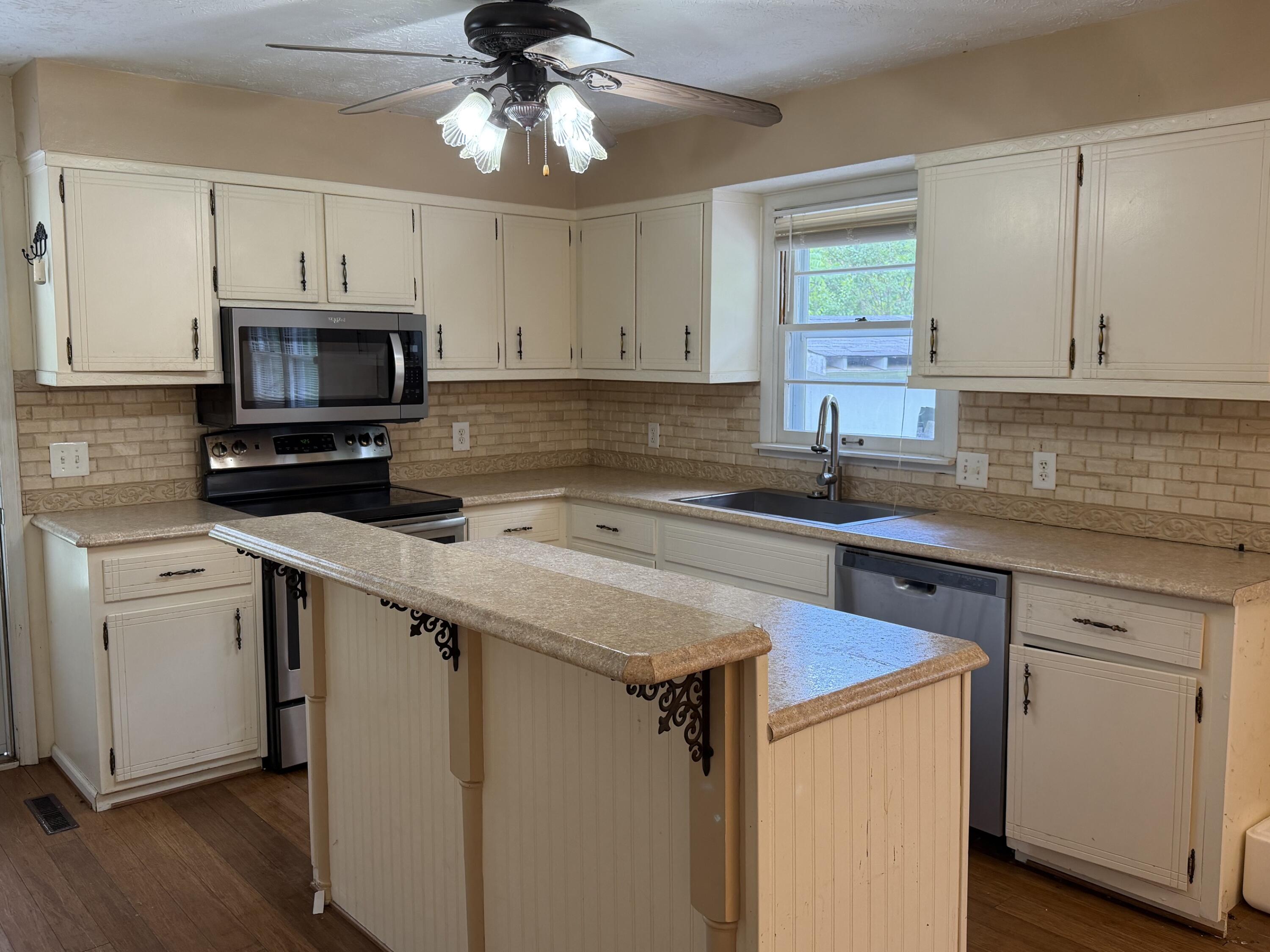 112 N Earls Avenue Property Photo 3