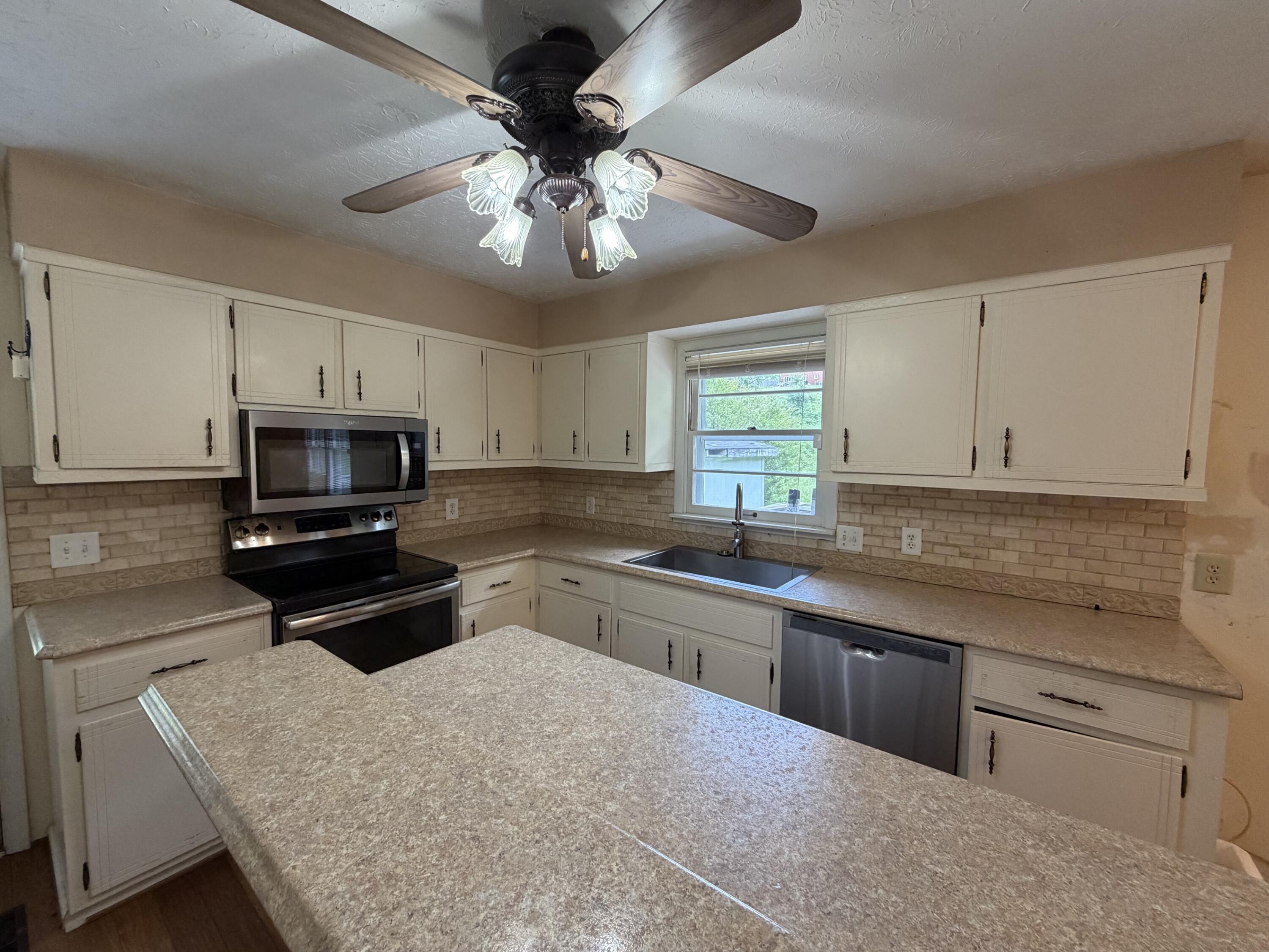 112 N Earls Avenue Property Photo 4