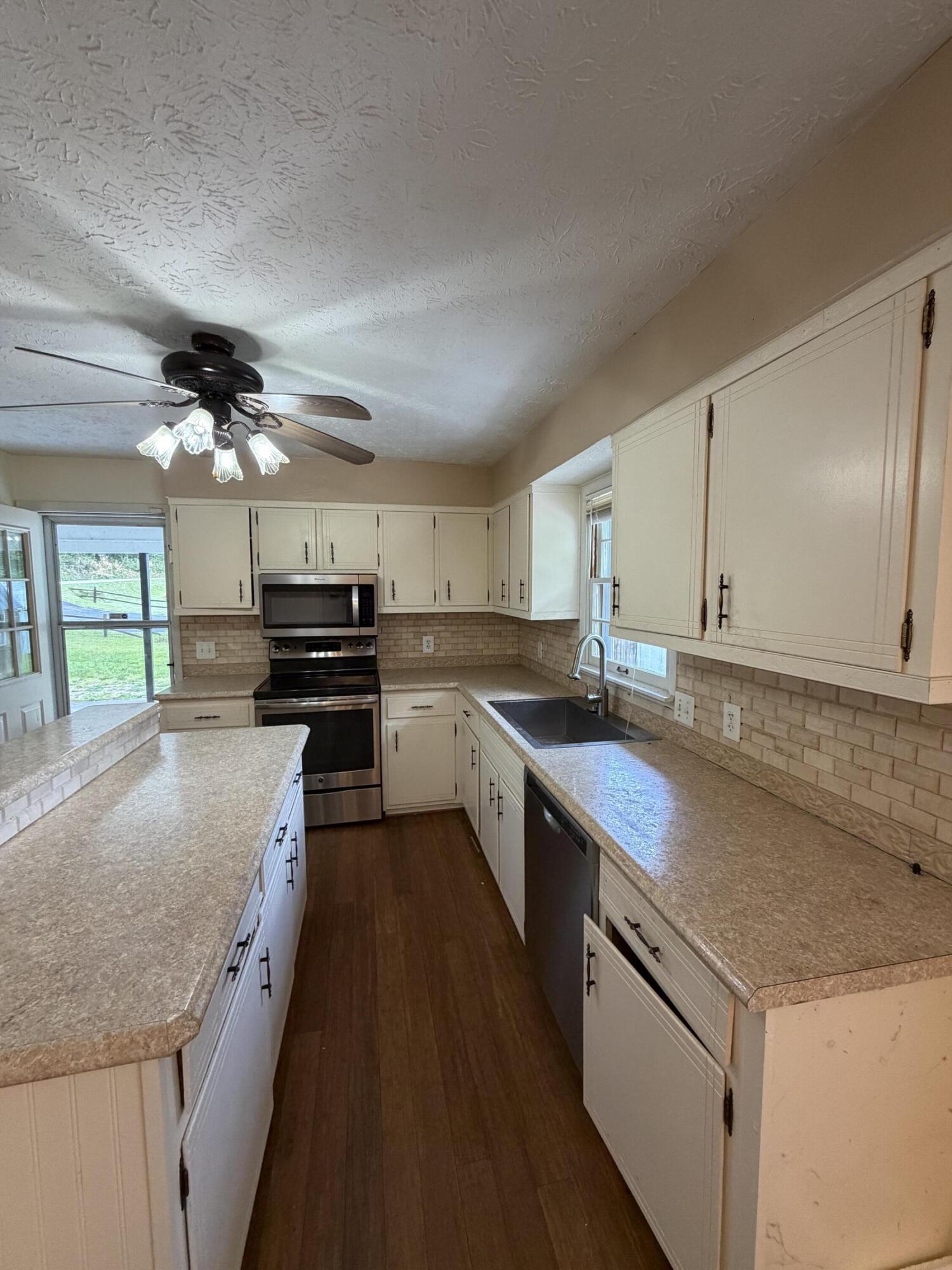 112 N Earls Avenue Property Photo 5