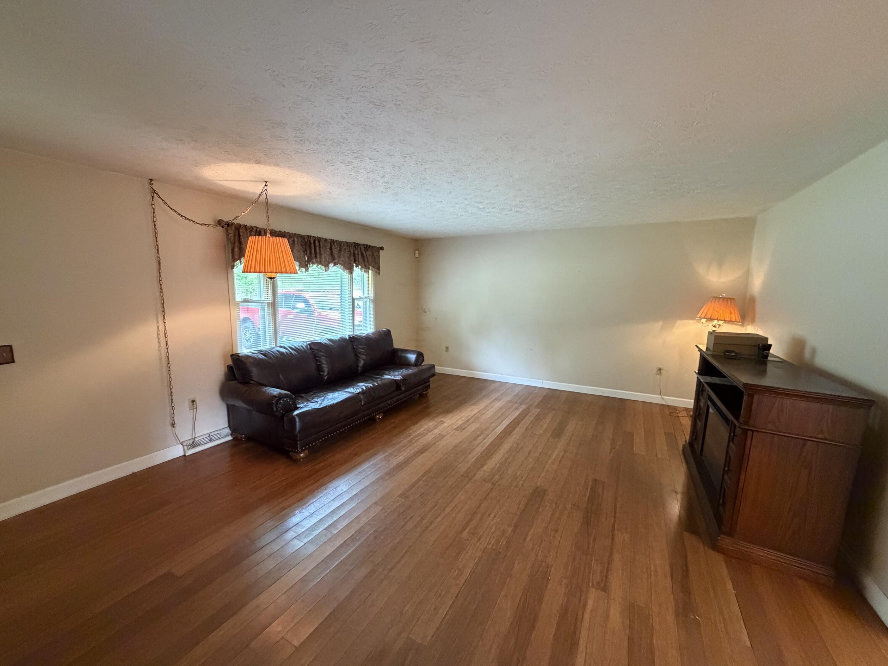 112 N Earls Avenue Property Photo 6