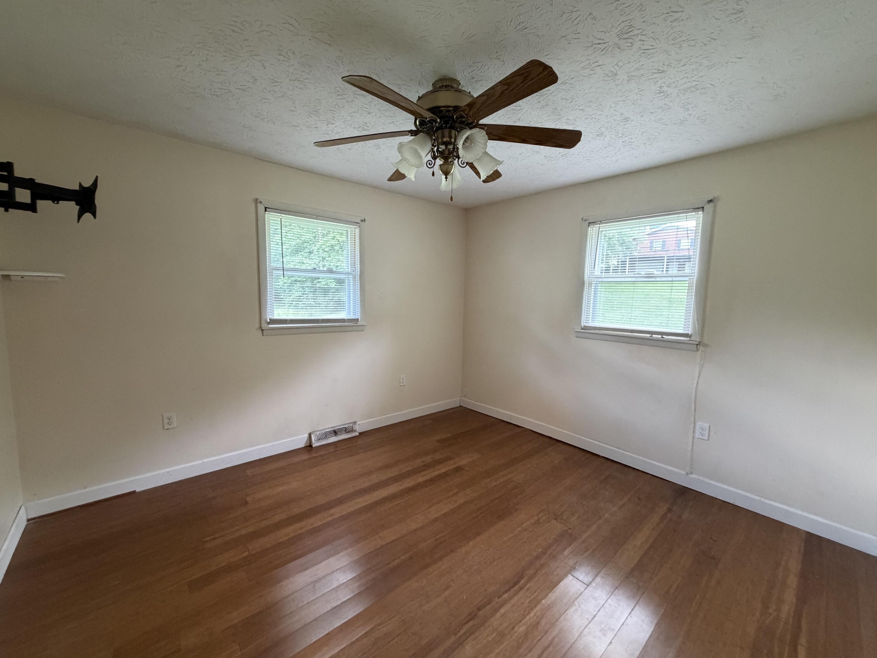 112 N Earls Avenue Property Photo 7
