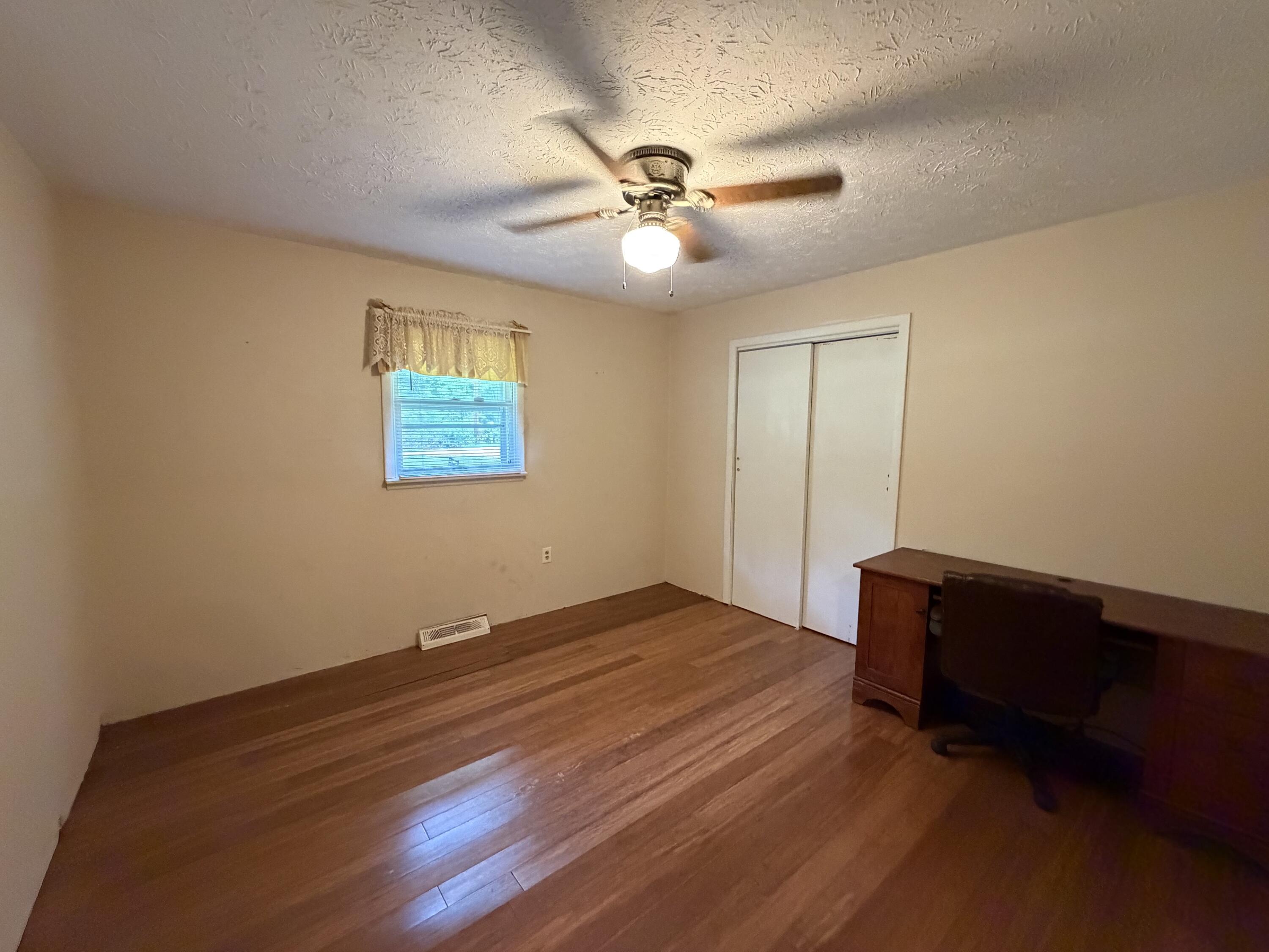112 N Earls Avenue Property Photo 9