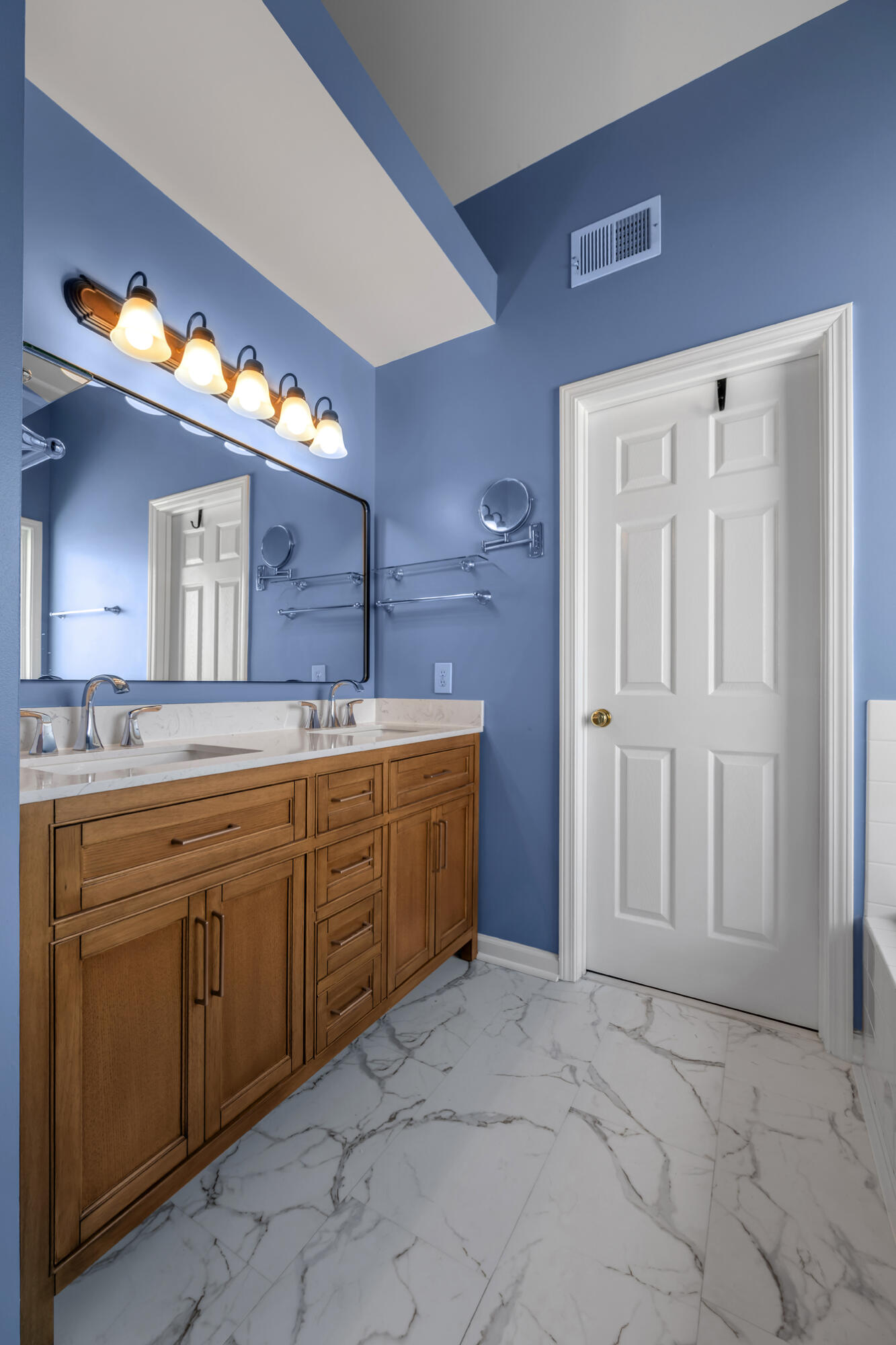1100 Seville Court Property Photo 33