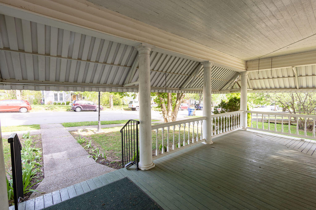 443 S Maple Street Property Photo 6