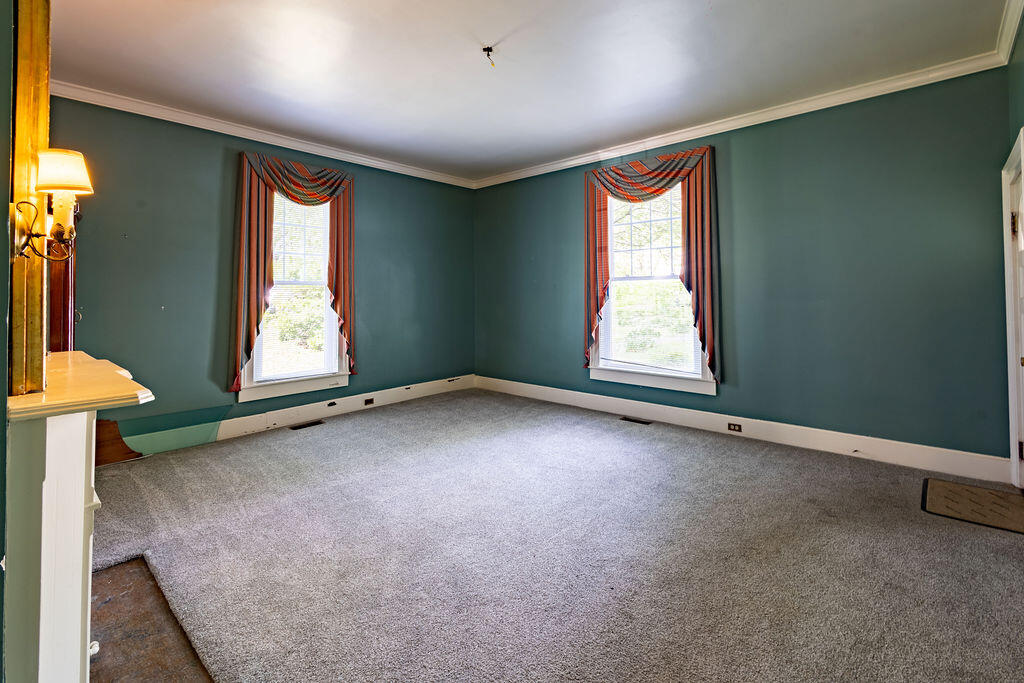 443 S Maple Street Property Photo 7