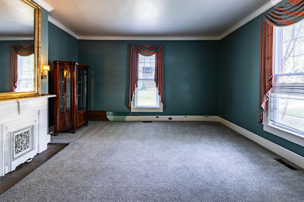 443 S Maple Street Property Photo 8