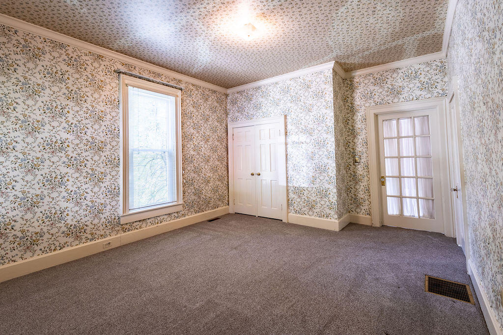 443 S Maple Street Property Photo 13