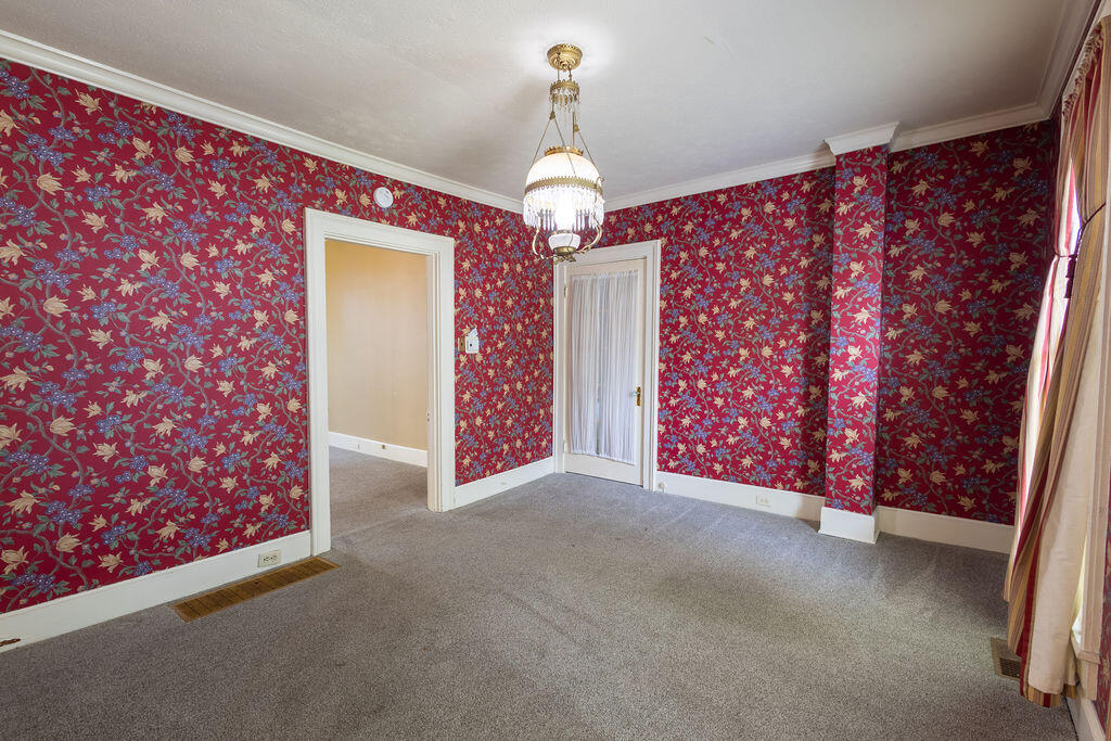 443 S Maple Street Property Photo 16