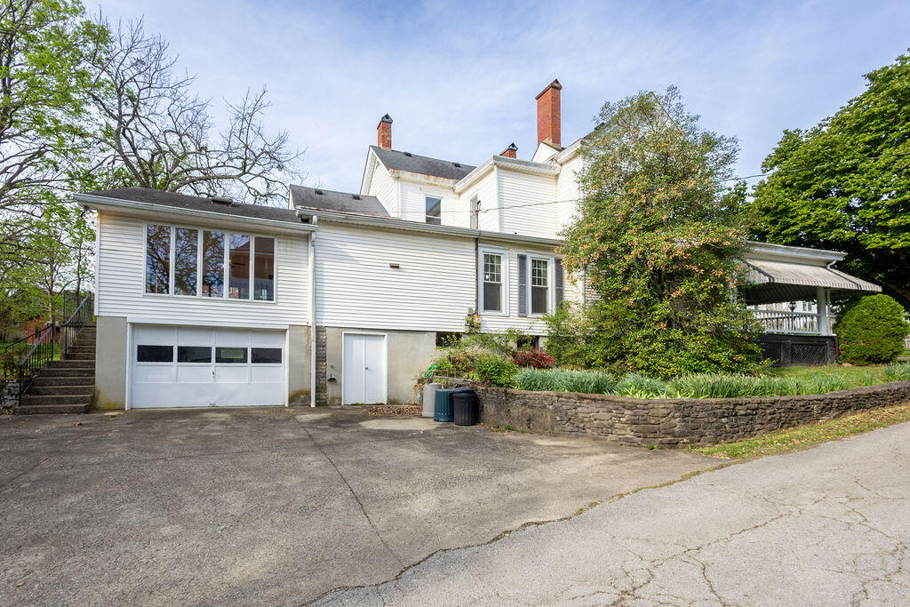443 S Maple Street Property Photo 49