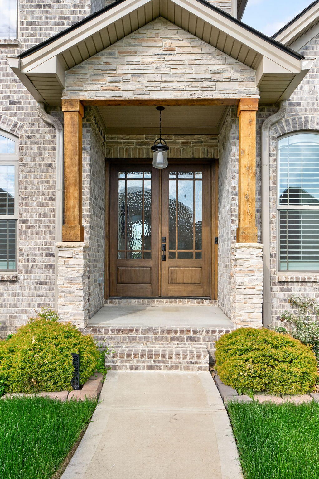 2331 Coroneo Lane Property Photo 4