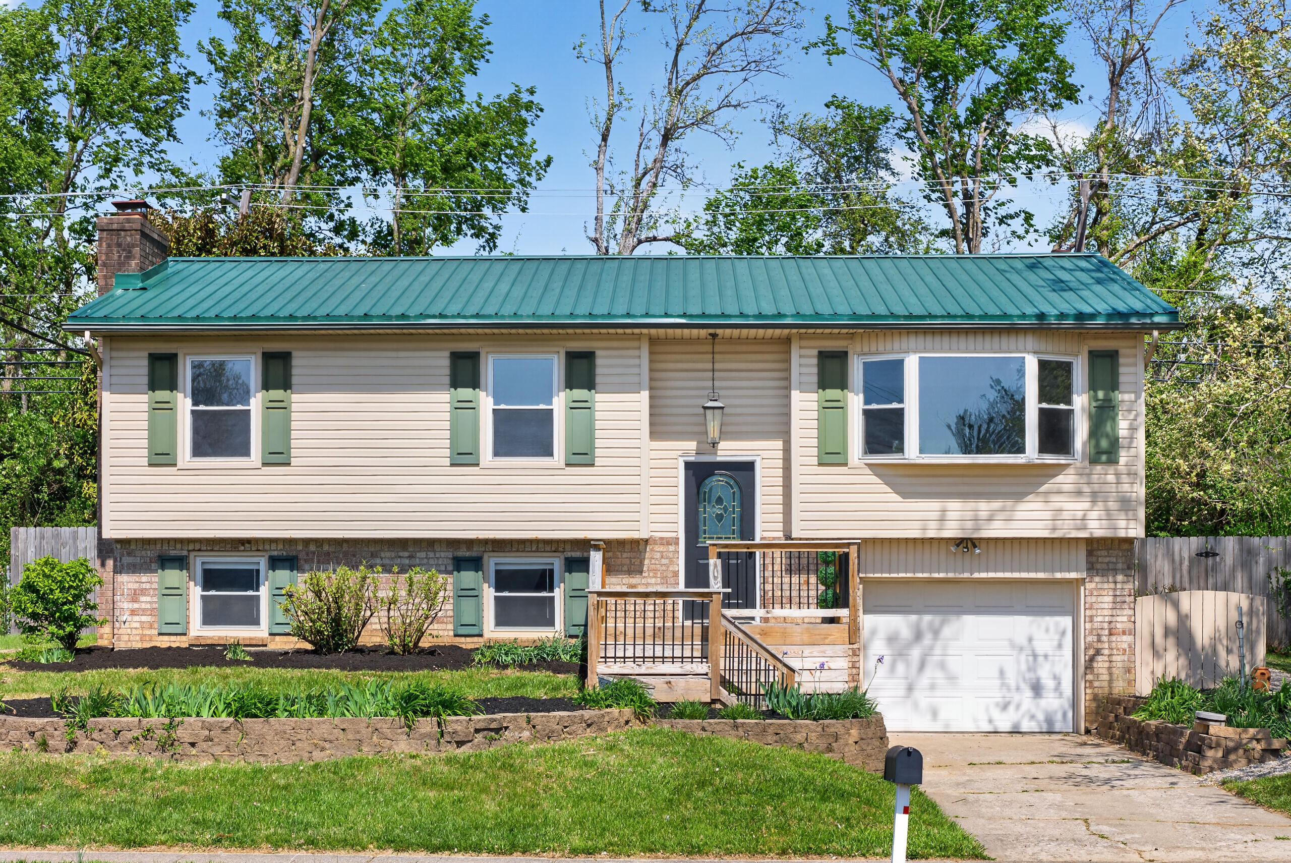 259 S Eagle Creek Drive Property Photo 1