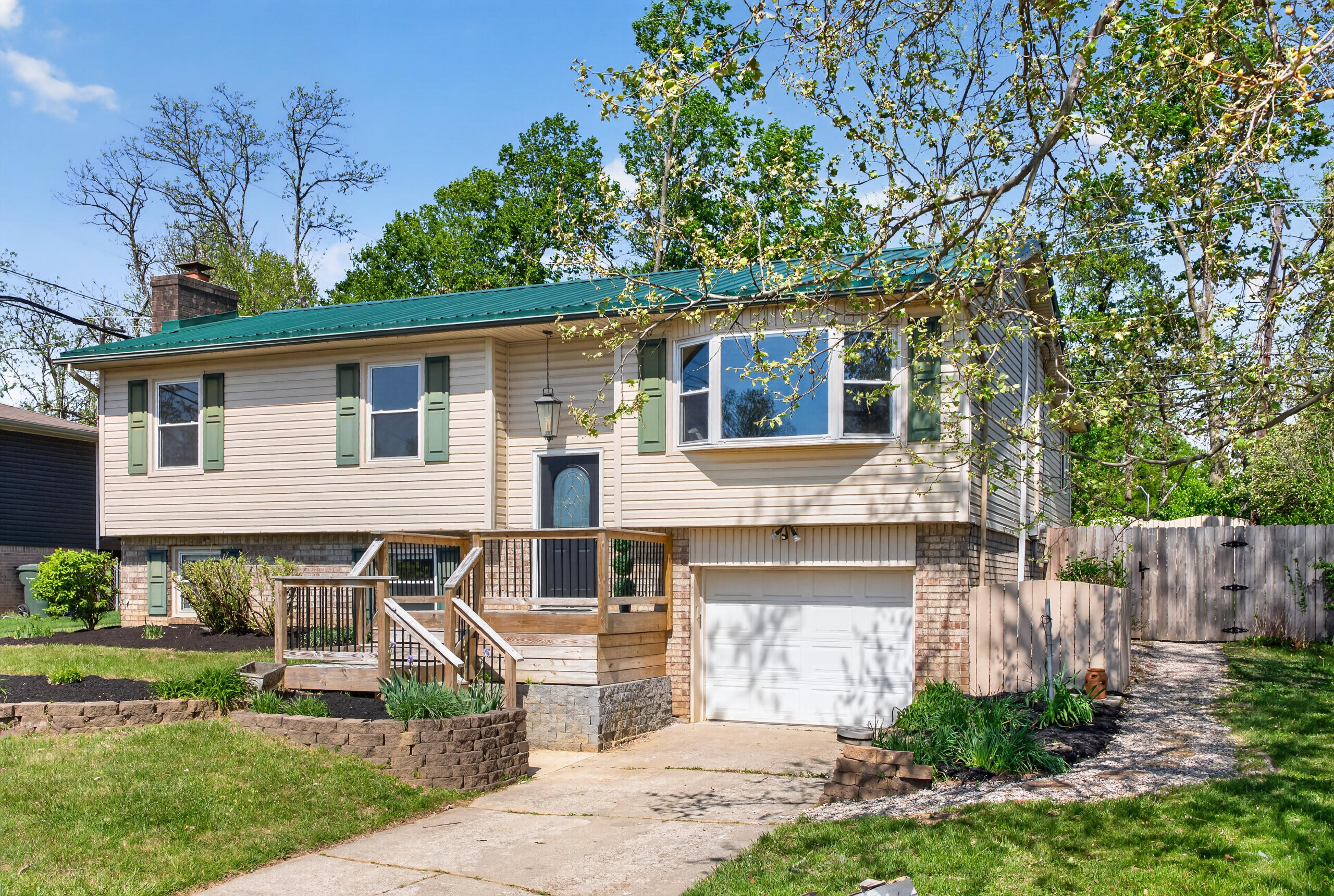 259 S Eagle Creek Drive Property Photo 2
