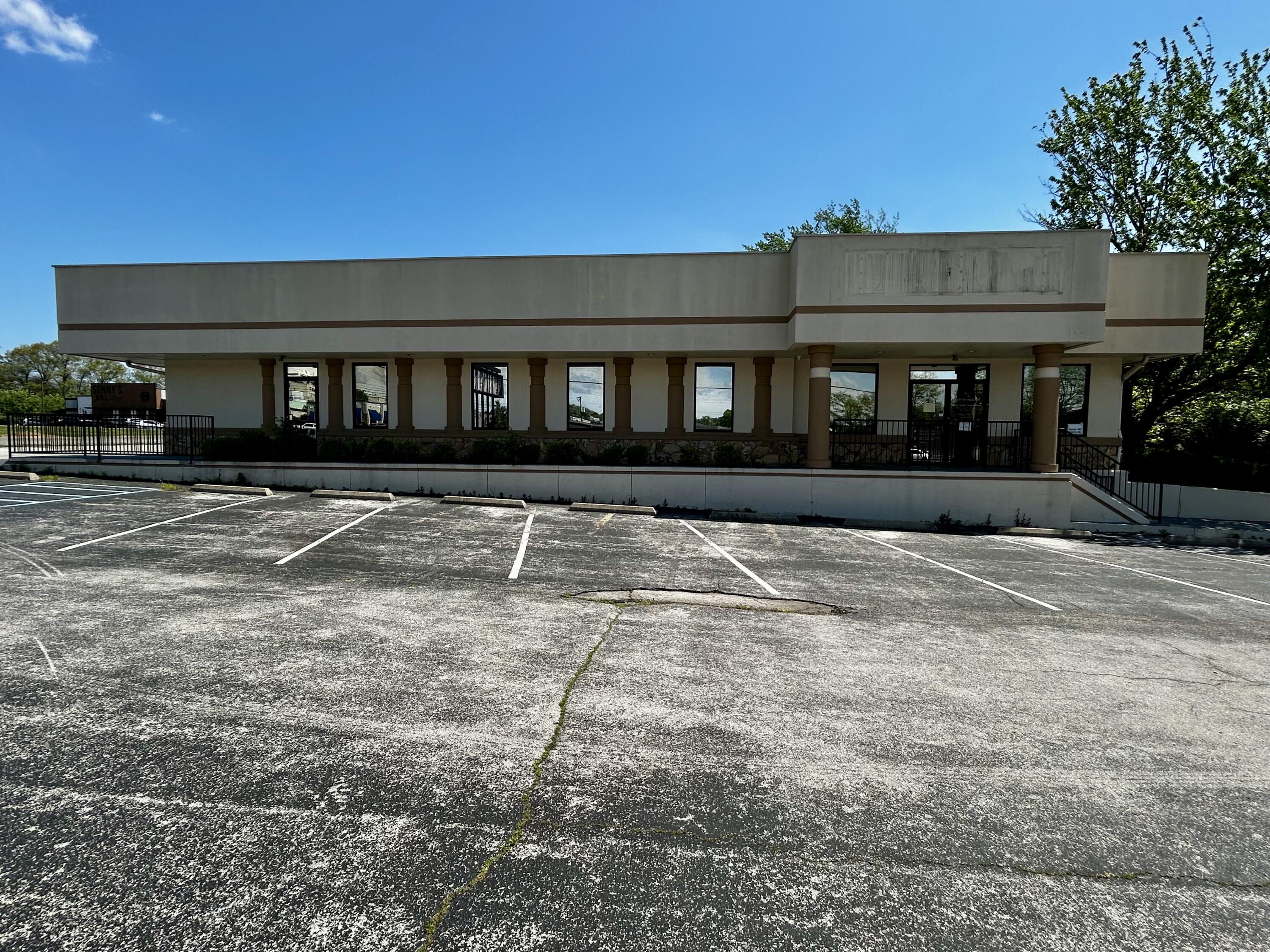 754 S 27 Highway Property Photo 3