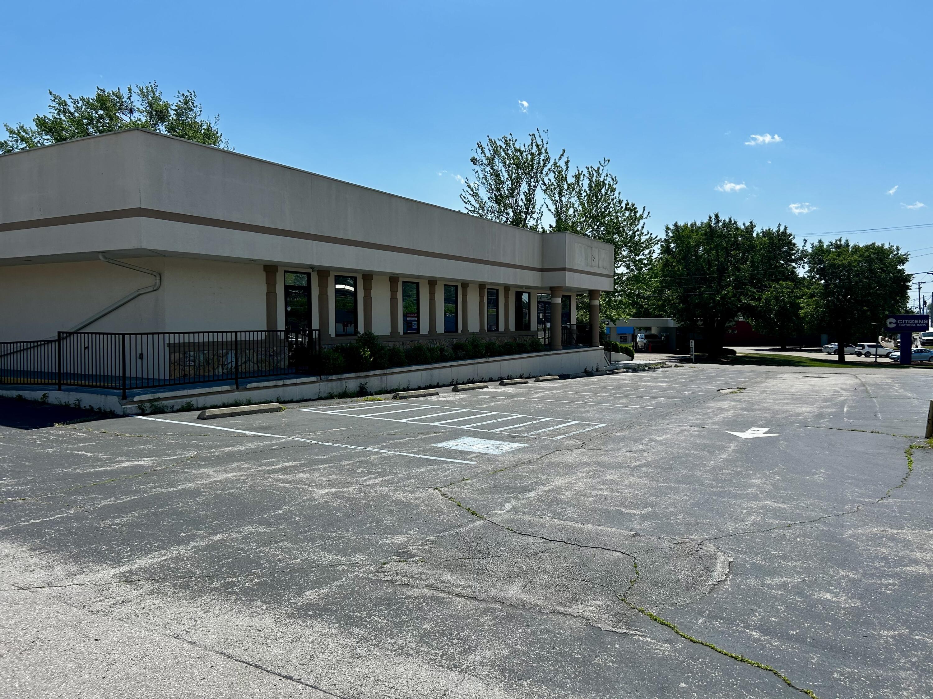 754 S 27 Highway Property Photo 4