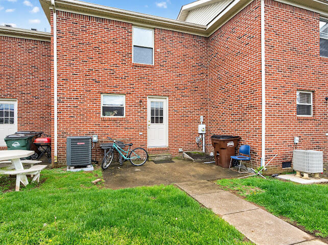 502 Tecumseh Trail B Property Photo 12