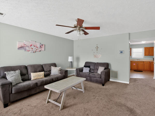 502 Tecumseh Trail C Property Photo 2