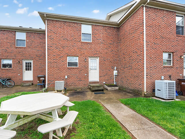 502 Tecumseh Trail C Property Photo 12