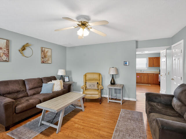 502 Tecumseh Trail E Property Photo 3