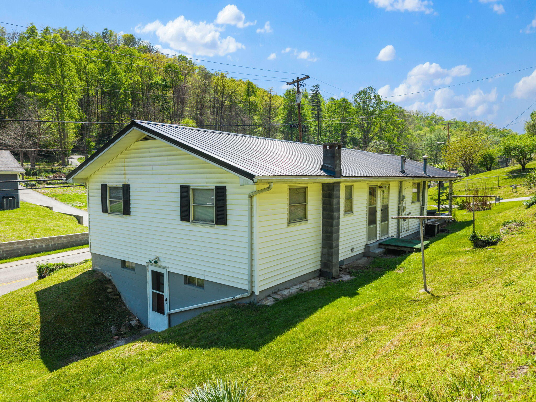 10 Frog Avenue Property Photo 14