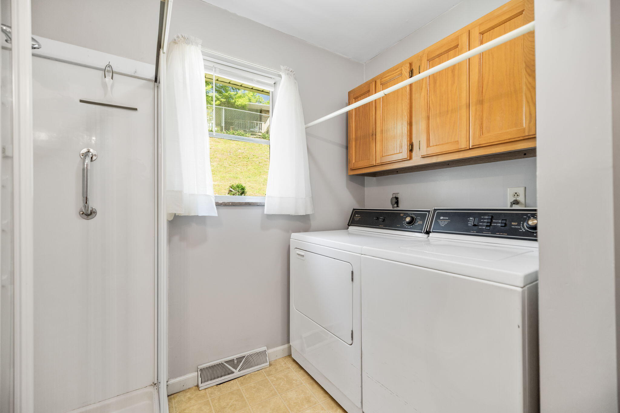 10 Frog Avenue Property Photo 32