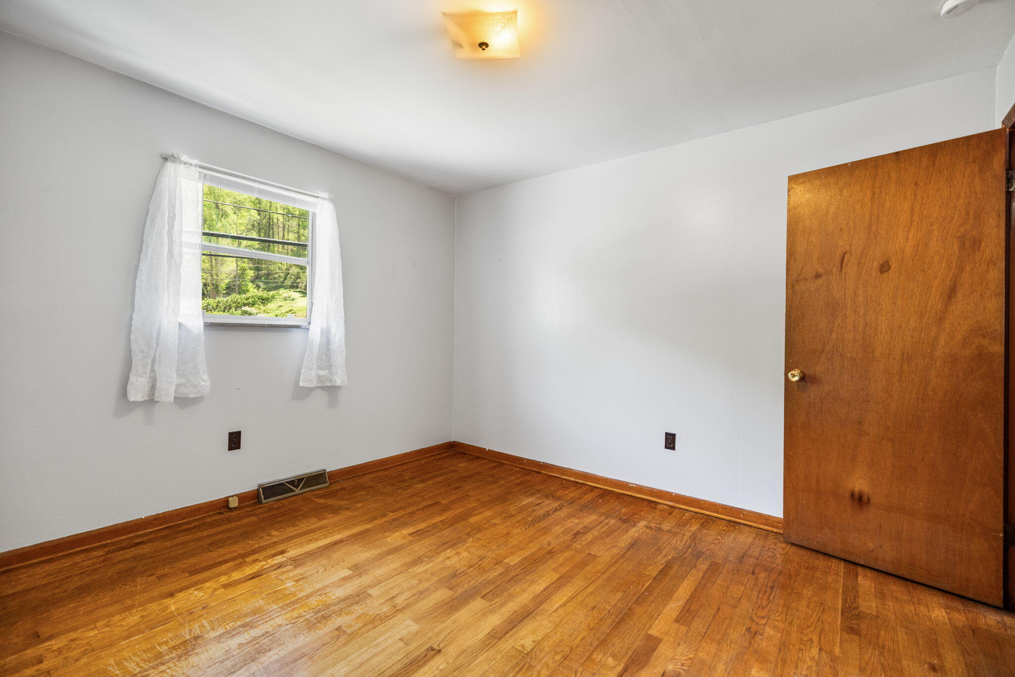 10 Frog Avenue Property Photo 34
