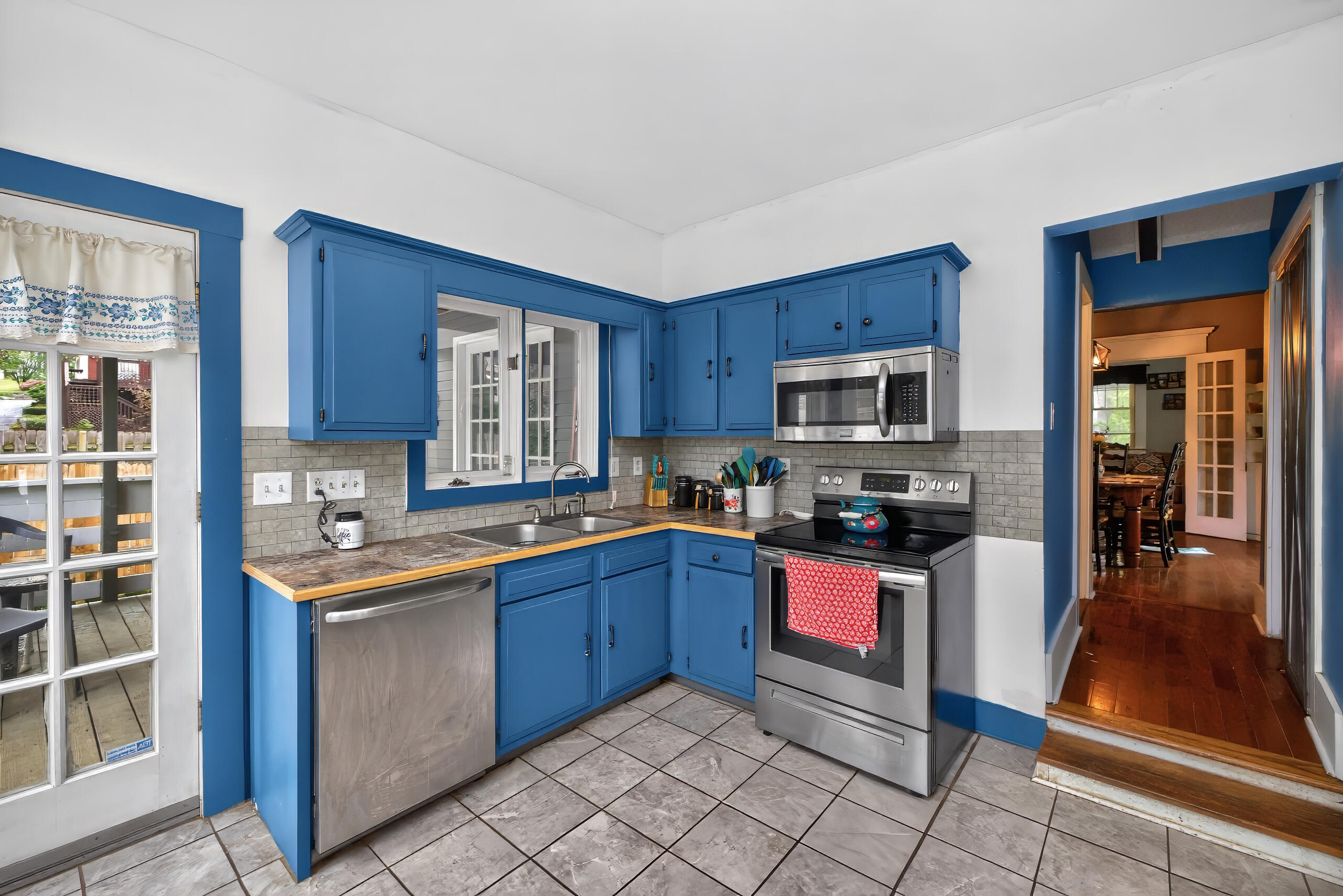 10 Johnson Avenue Property Photo 13