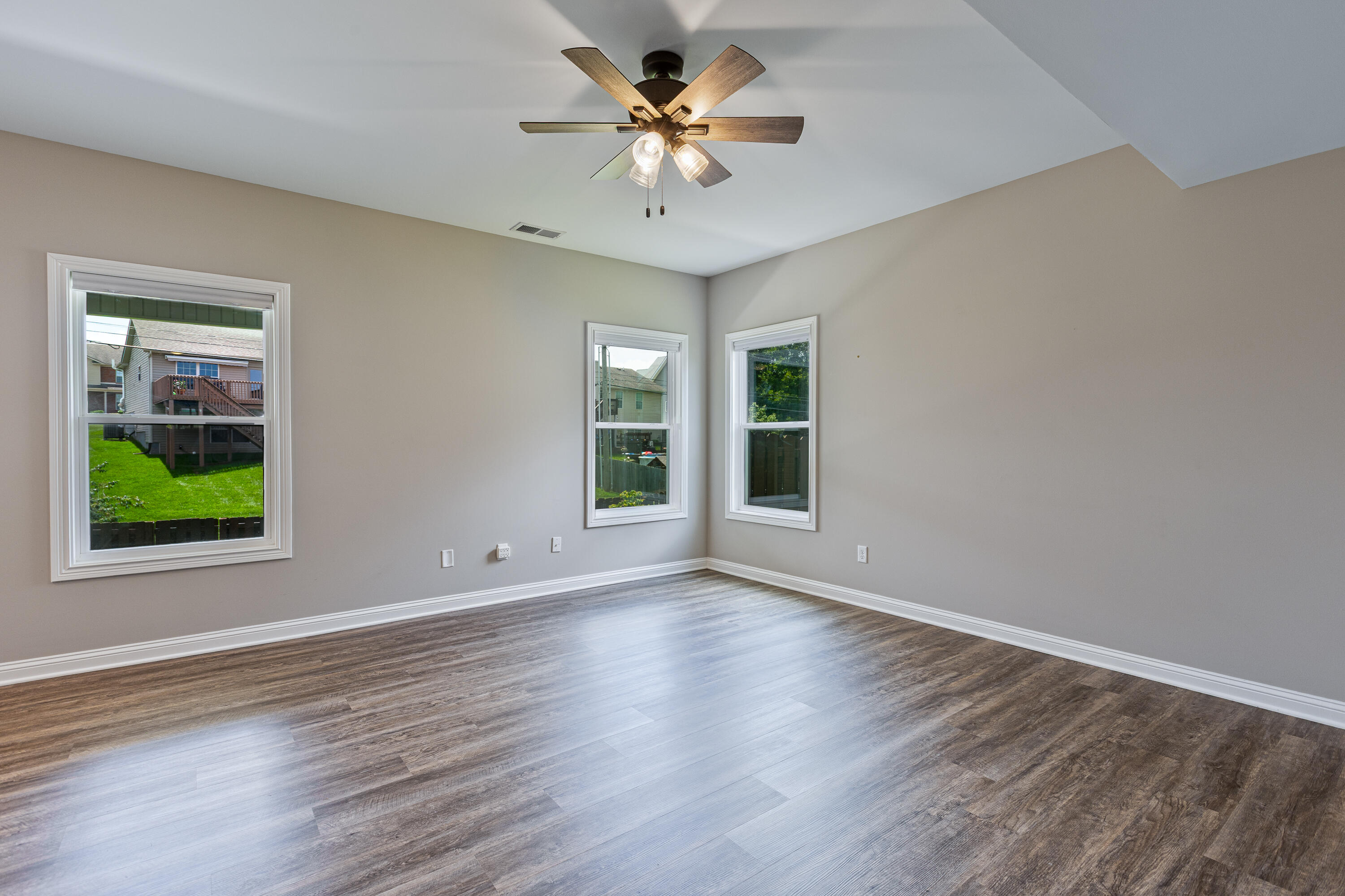 501 Friendly Avenue Property Photo 7