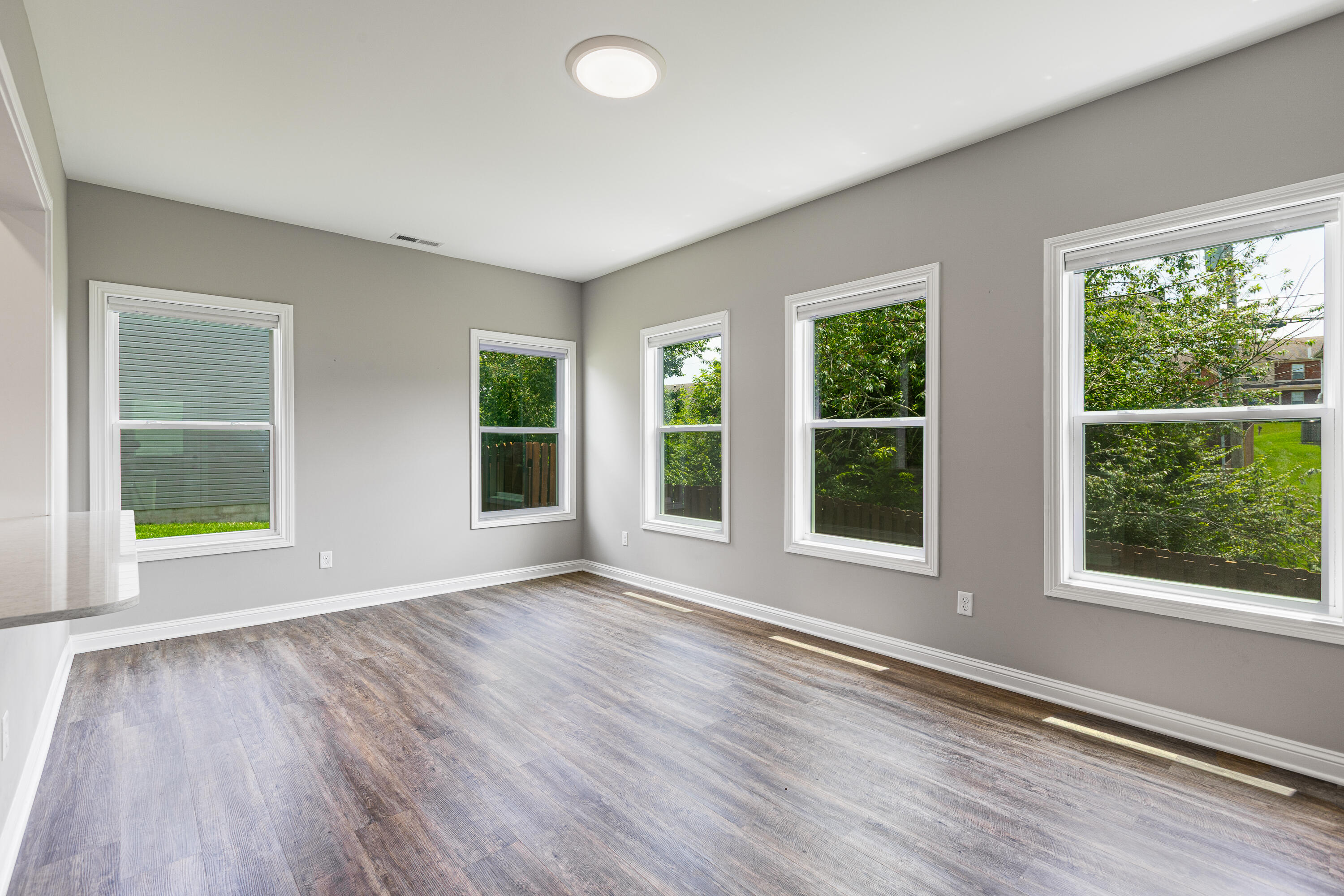 501 Friendly Avenue Property Photo 17