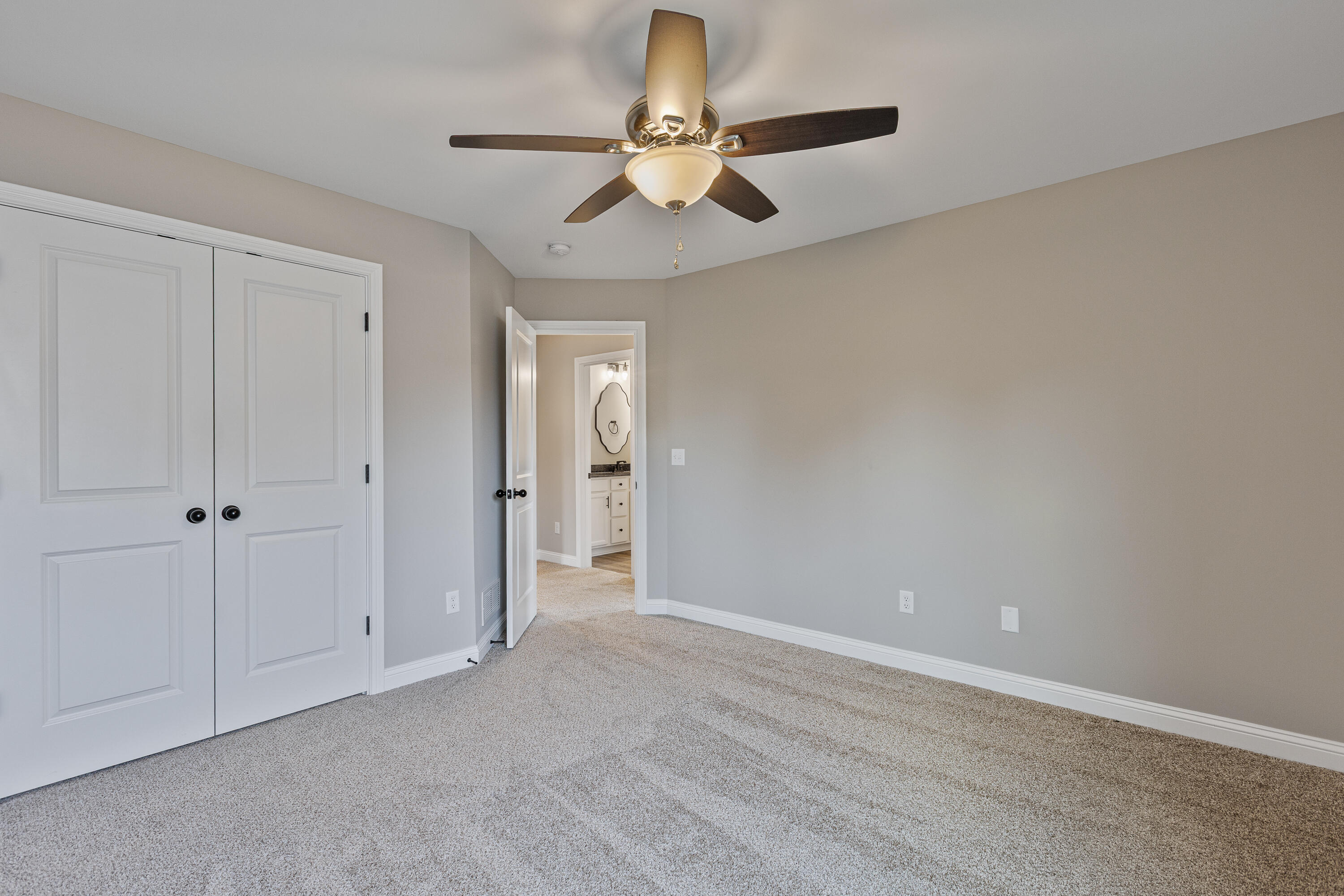 501 Friendly Avenue Property Photo 28