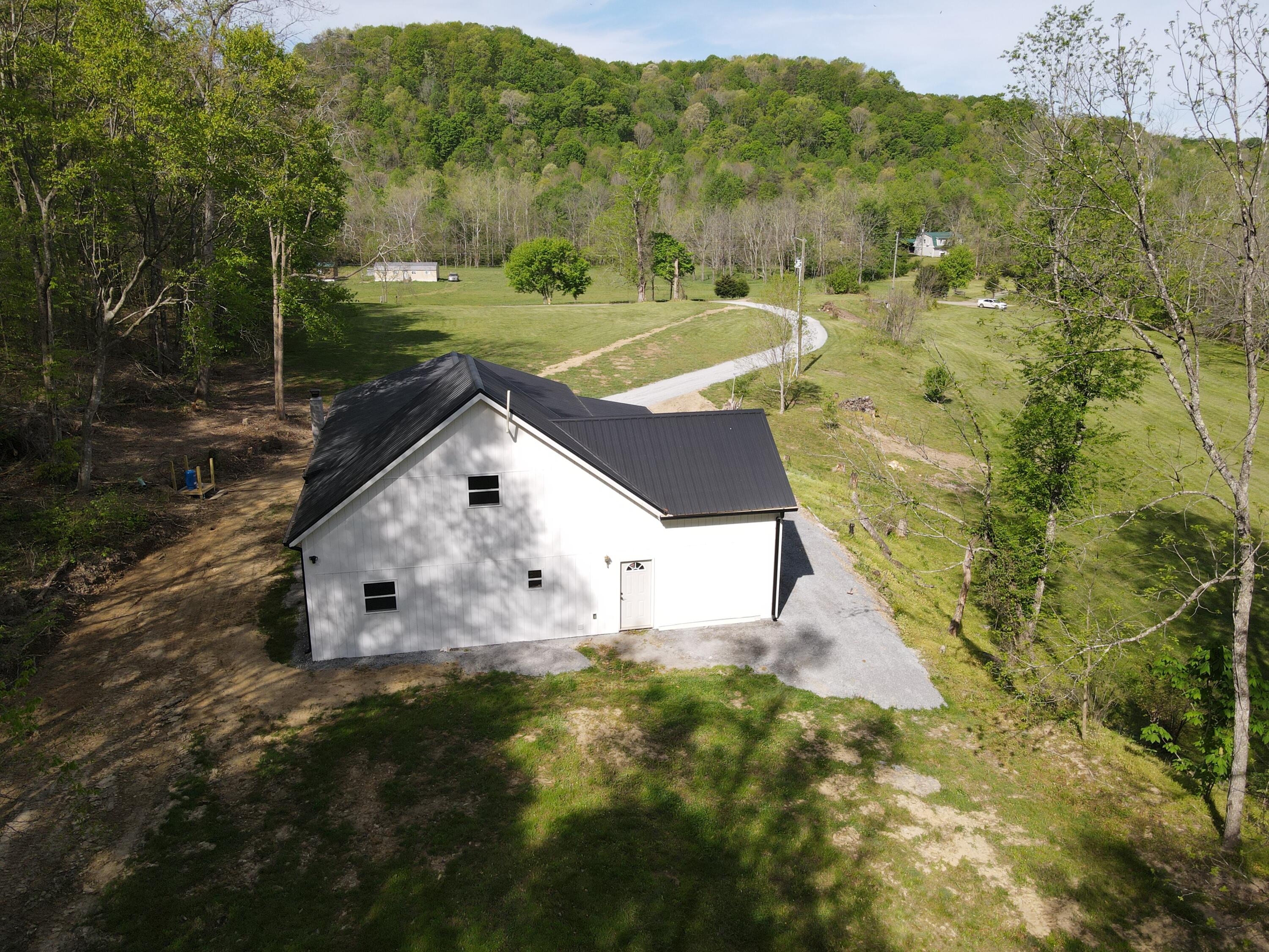 2748 Damron Creek Road Property Photo 4