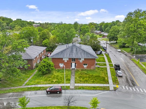 1921 Oxford Circle Property Photo 6