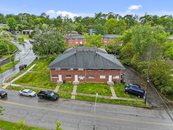 1921 Oxford Circle Property Photo 13